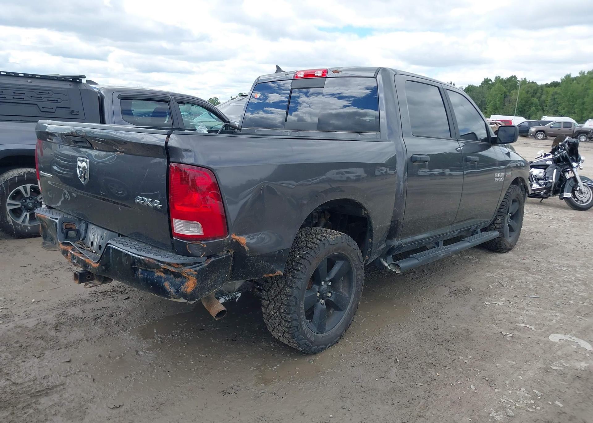 2018 RAM 1500 SLT