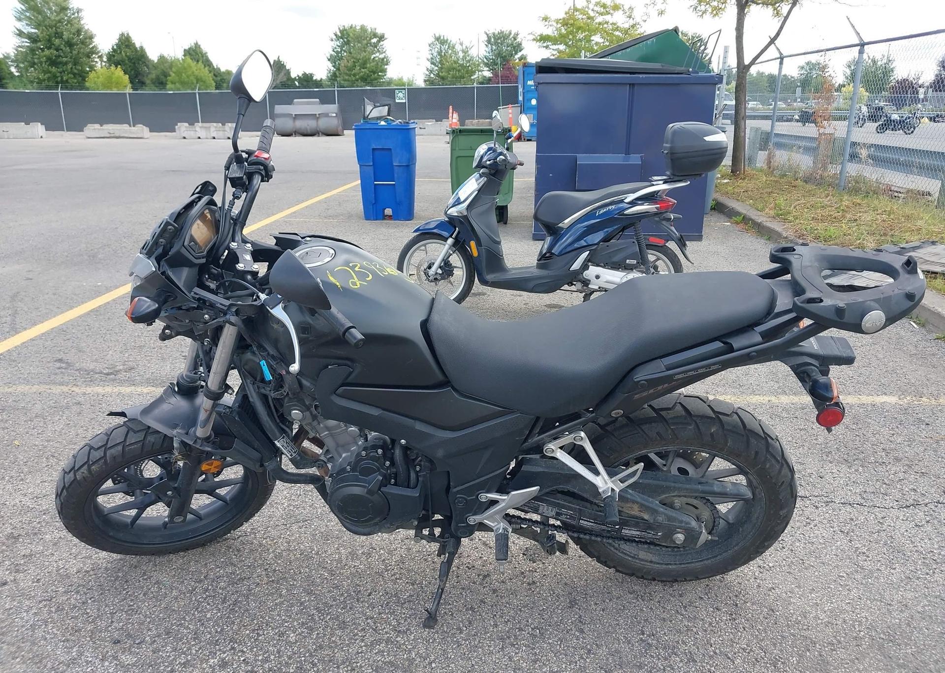 2017 HONDA CB500XA