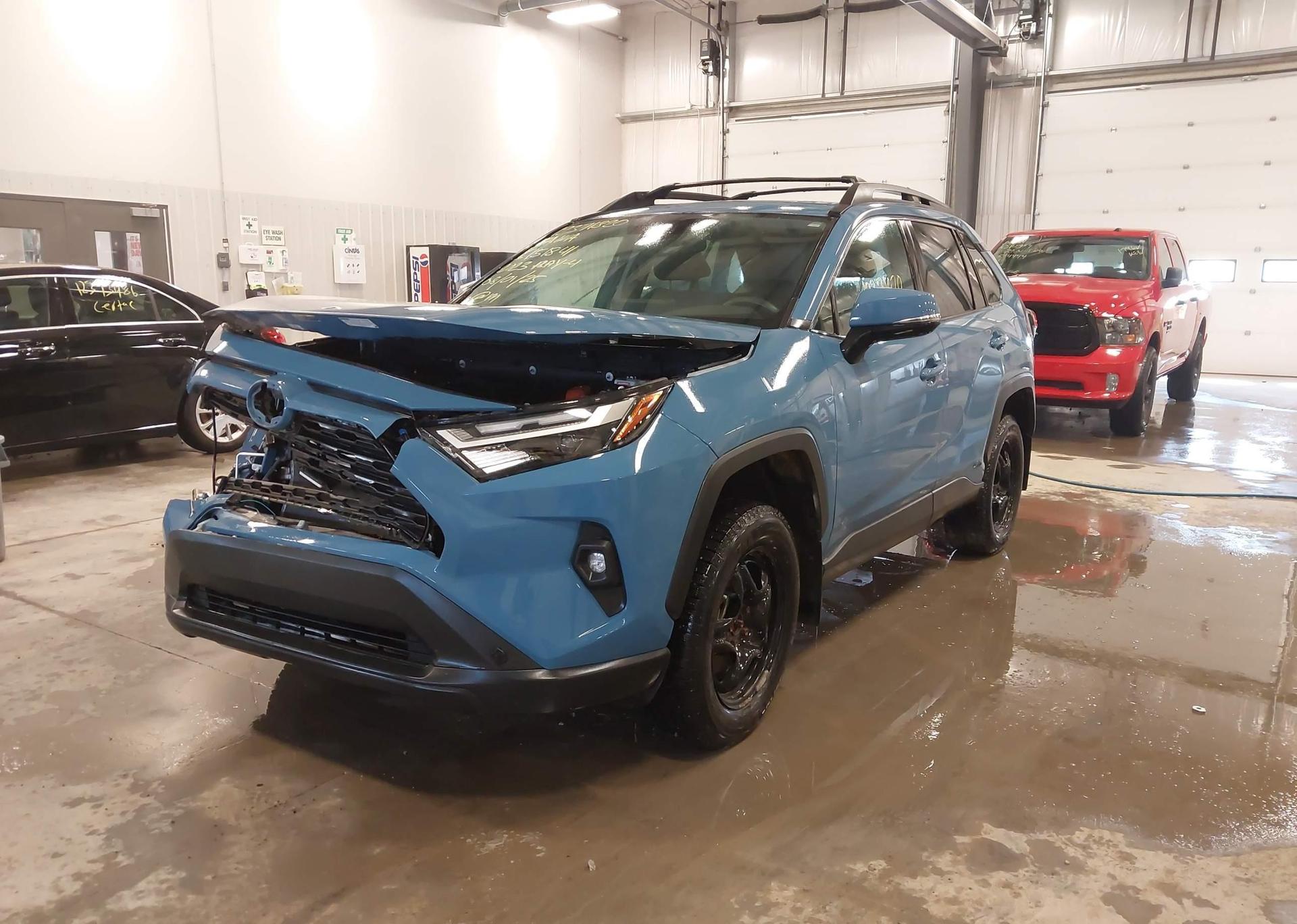 2023 TOYOTA RAV4 HYBRID XLE