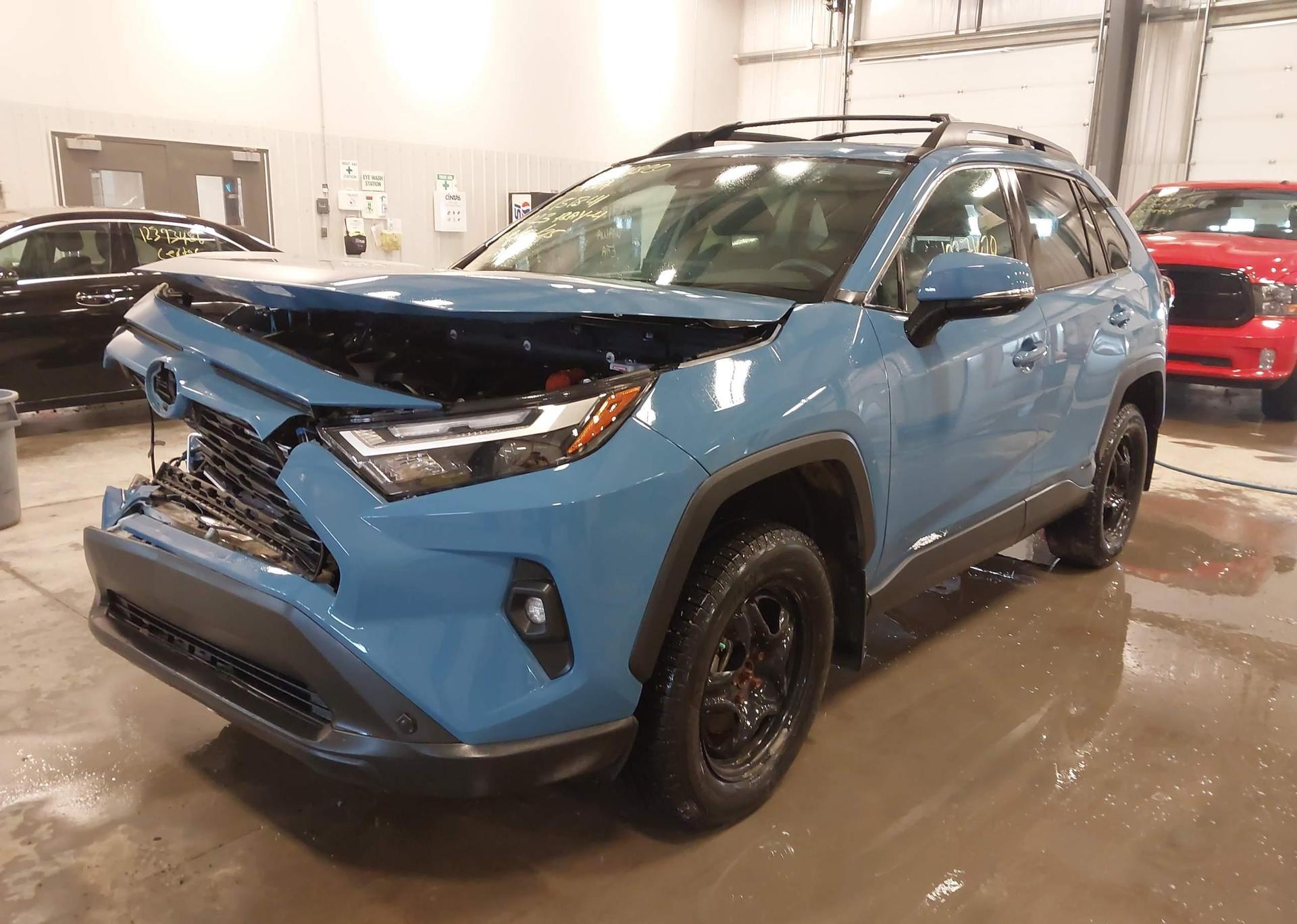 2023 TOYOTA RAV4 HYBRID XLE