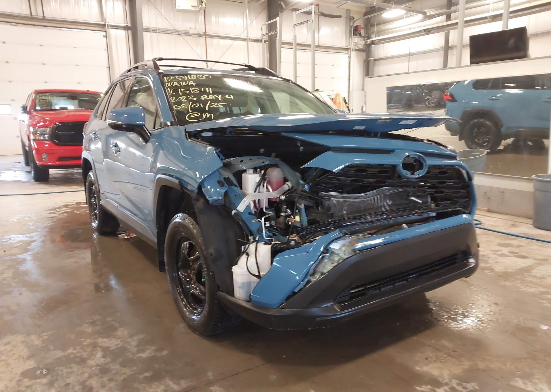 2023 TOYOTA RAV4 HYBRID XLE