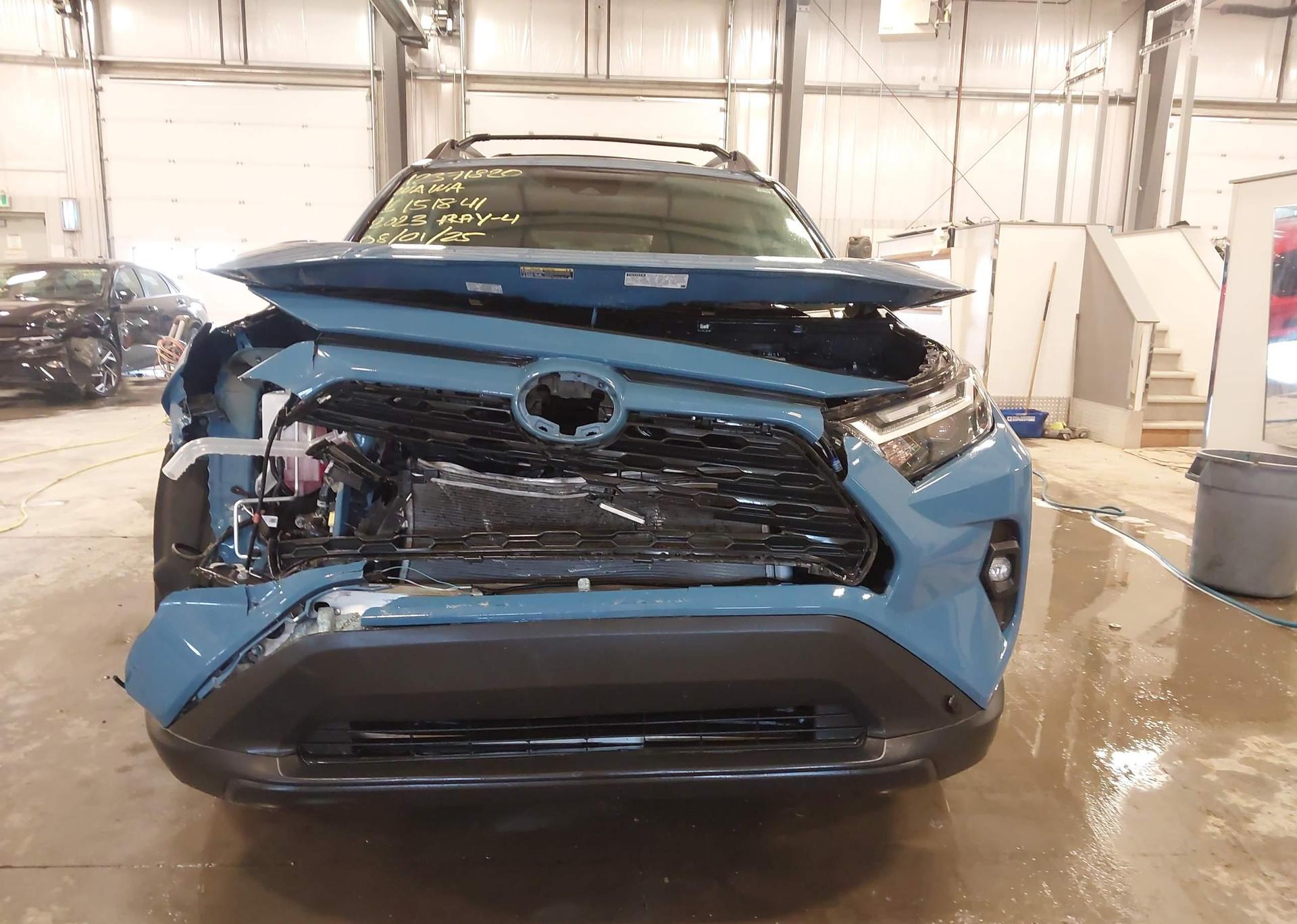 2023 TOYOTA RAV4 HYBRID XLE