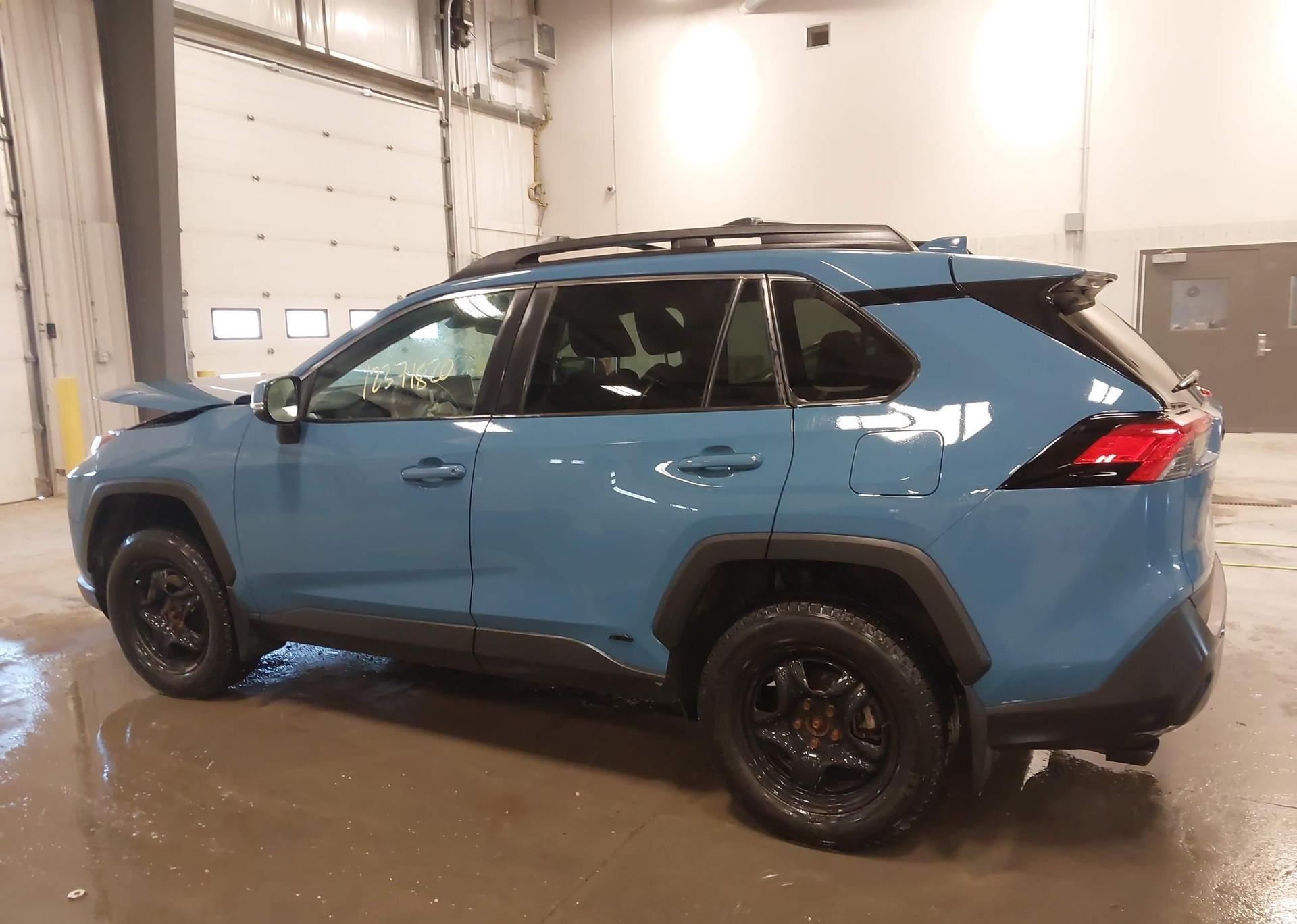 2023 TOYOTA RAV4 HYBRID XLE
