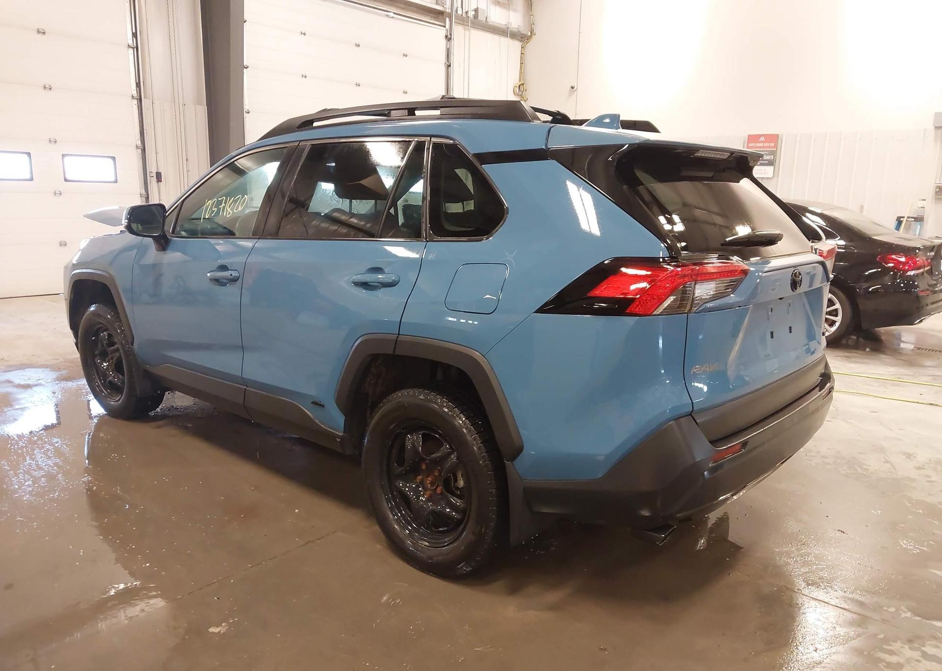 2023 TOYOTA RAV4 HYBRID XLE
