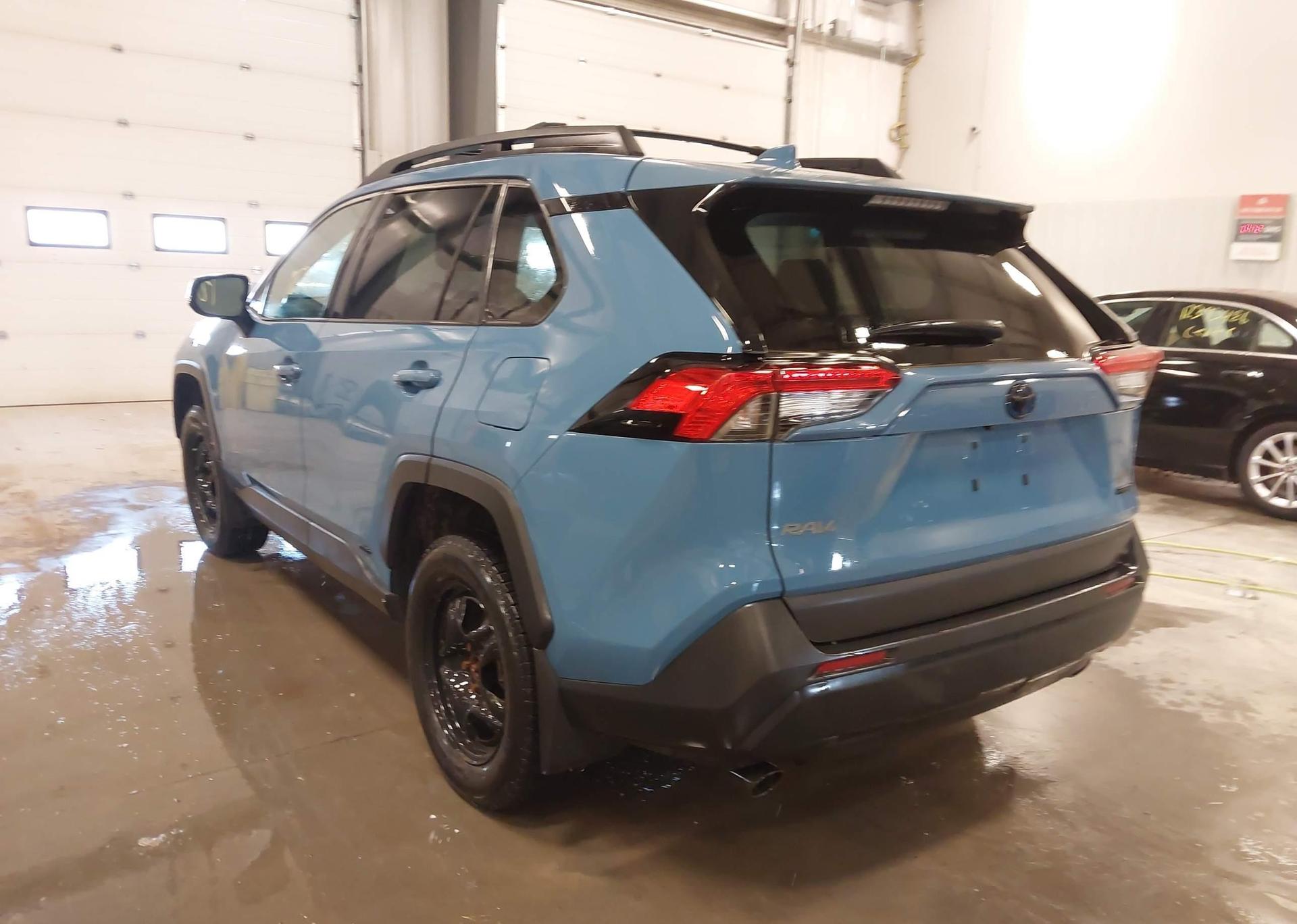 2023 TOYOTA RAV4 HYBRID XLE