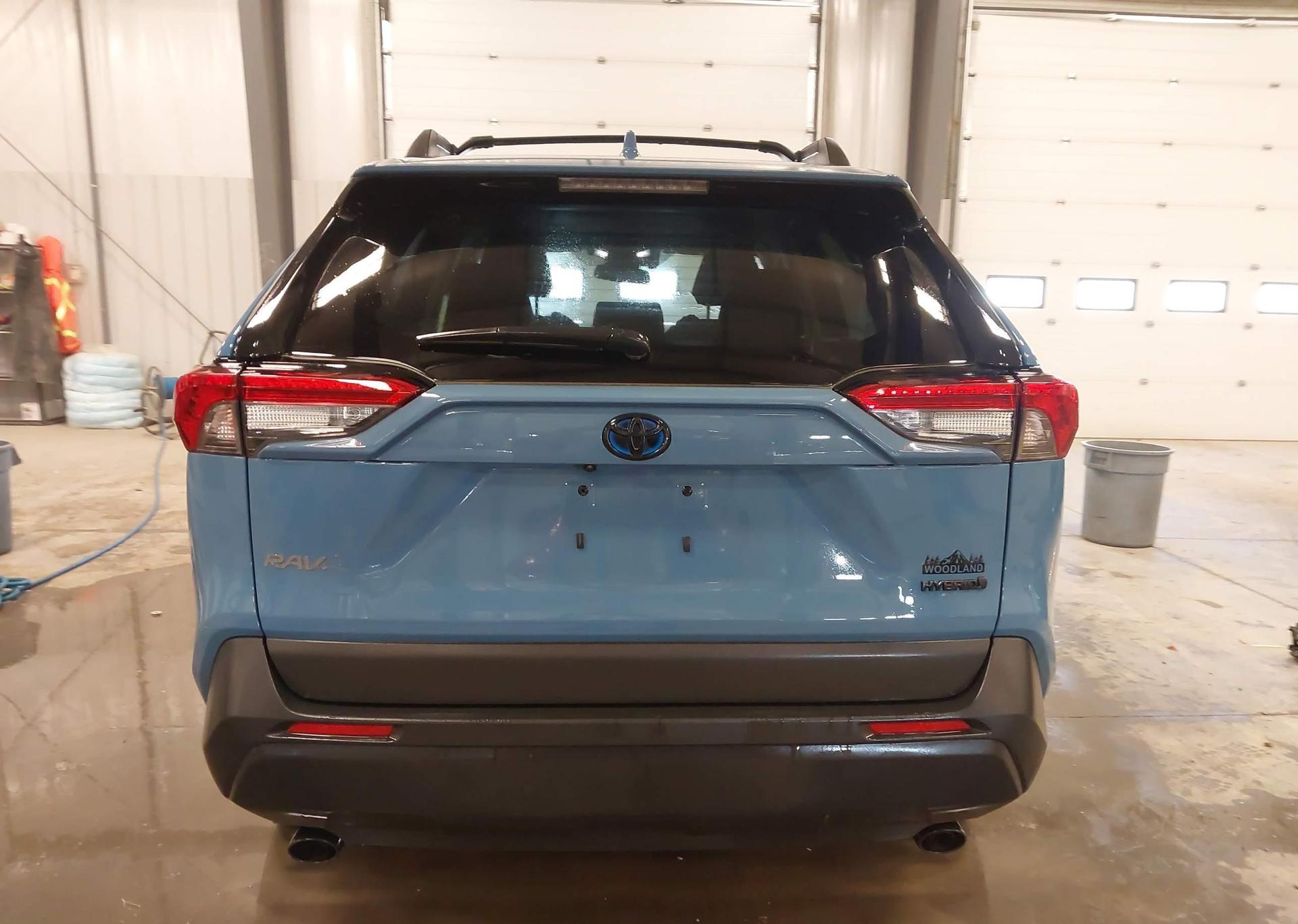 2023 TOYOTA RAV4 HYBRID XLE