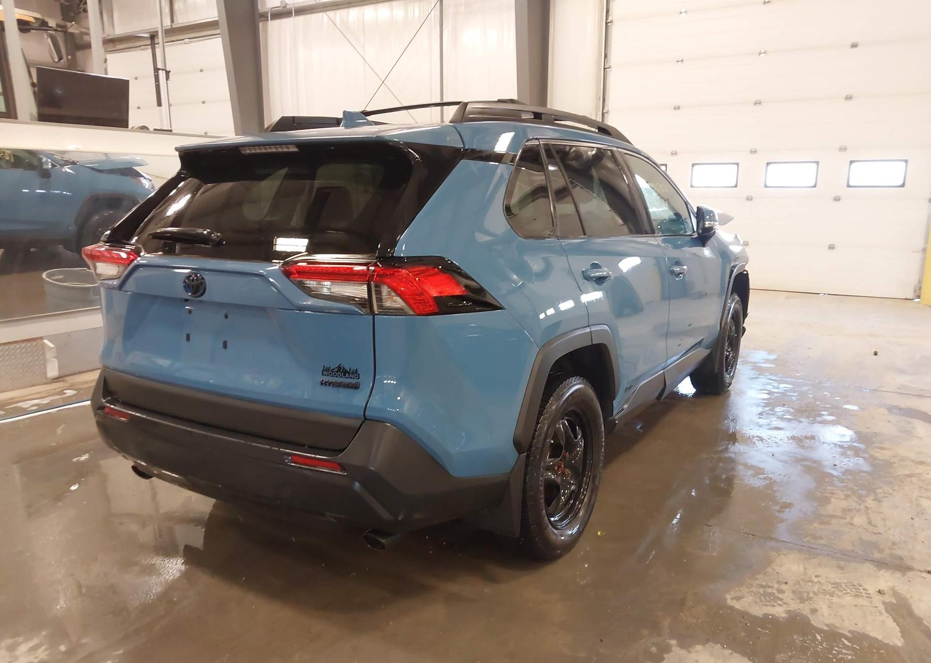 2023 TOYOTA RAV4 HYBRID XLE