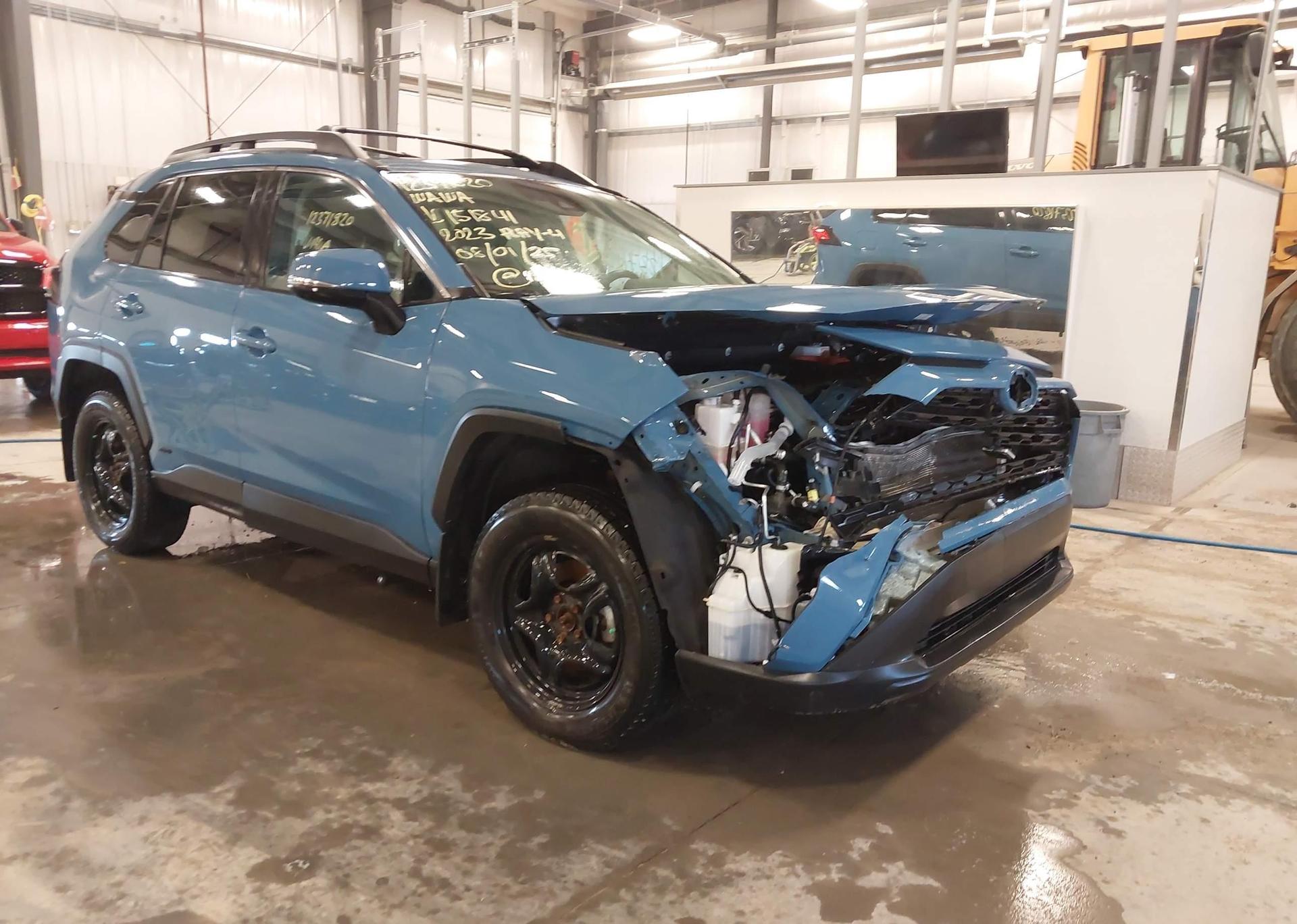 2023 TOYOTA RAV4 HYBRID XLE