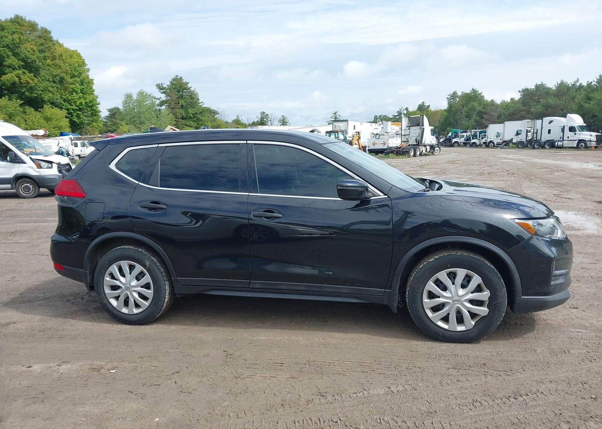 2017 NISSAN ROGUE S