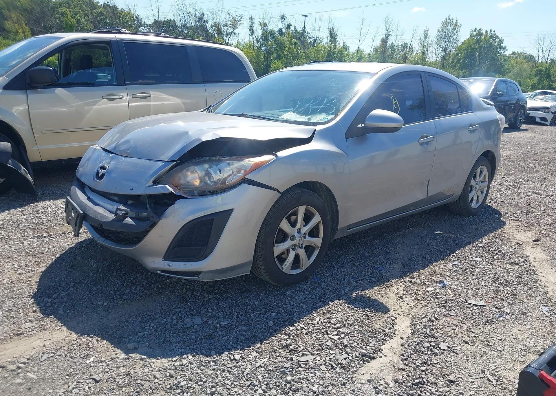 2011 MAZDA 3 I