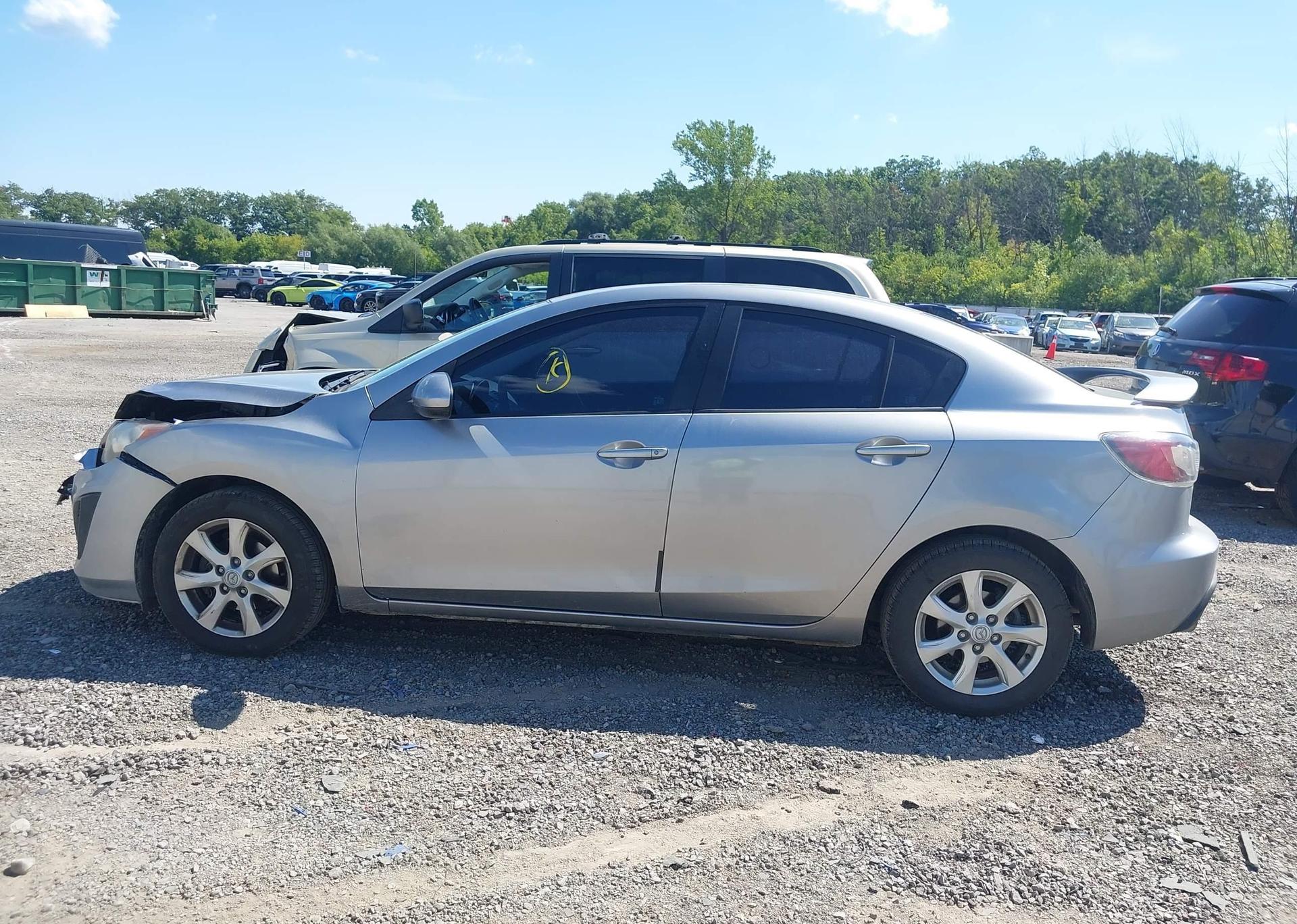 2011 MAZDA 3 I