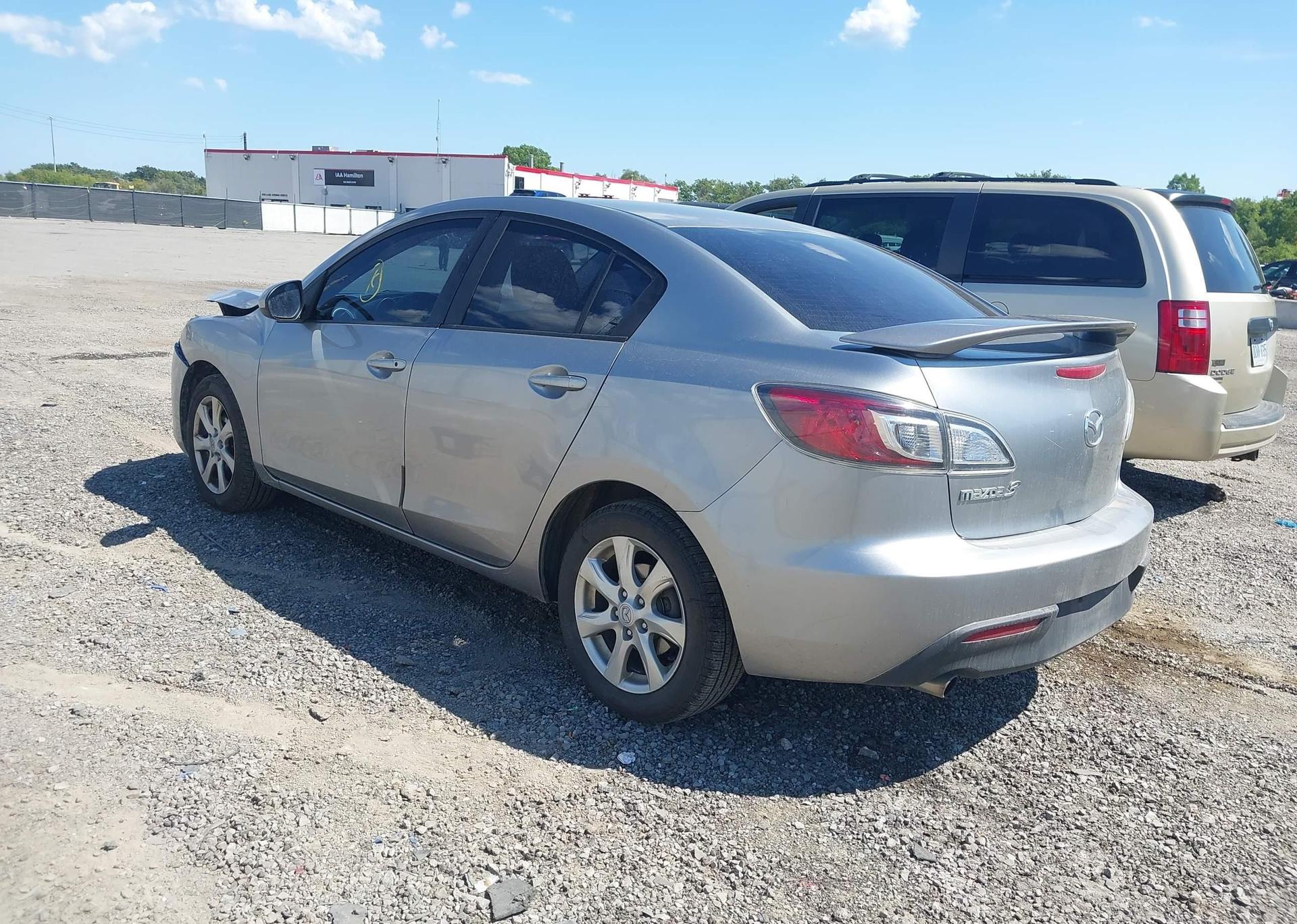 2011 MAZDA 3 I