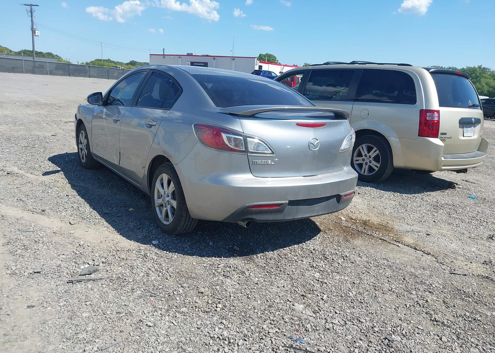 2011 MAZDA 3 I