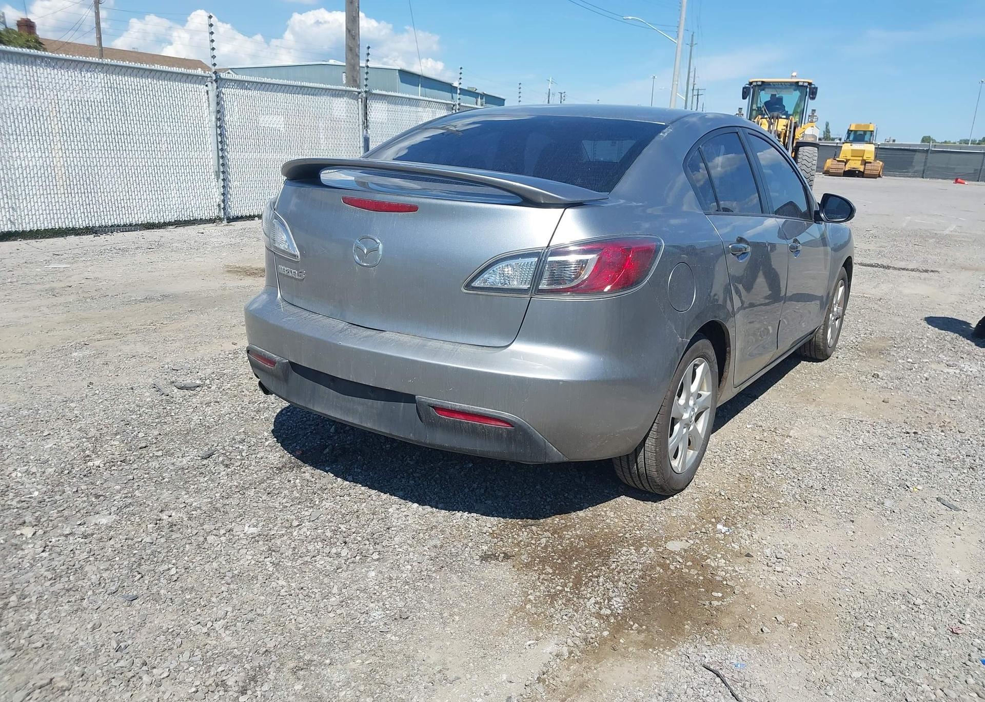 2011 MAZDA 3 I