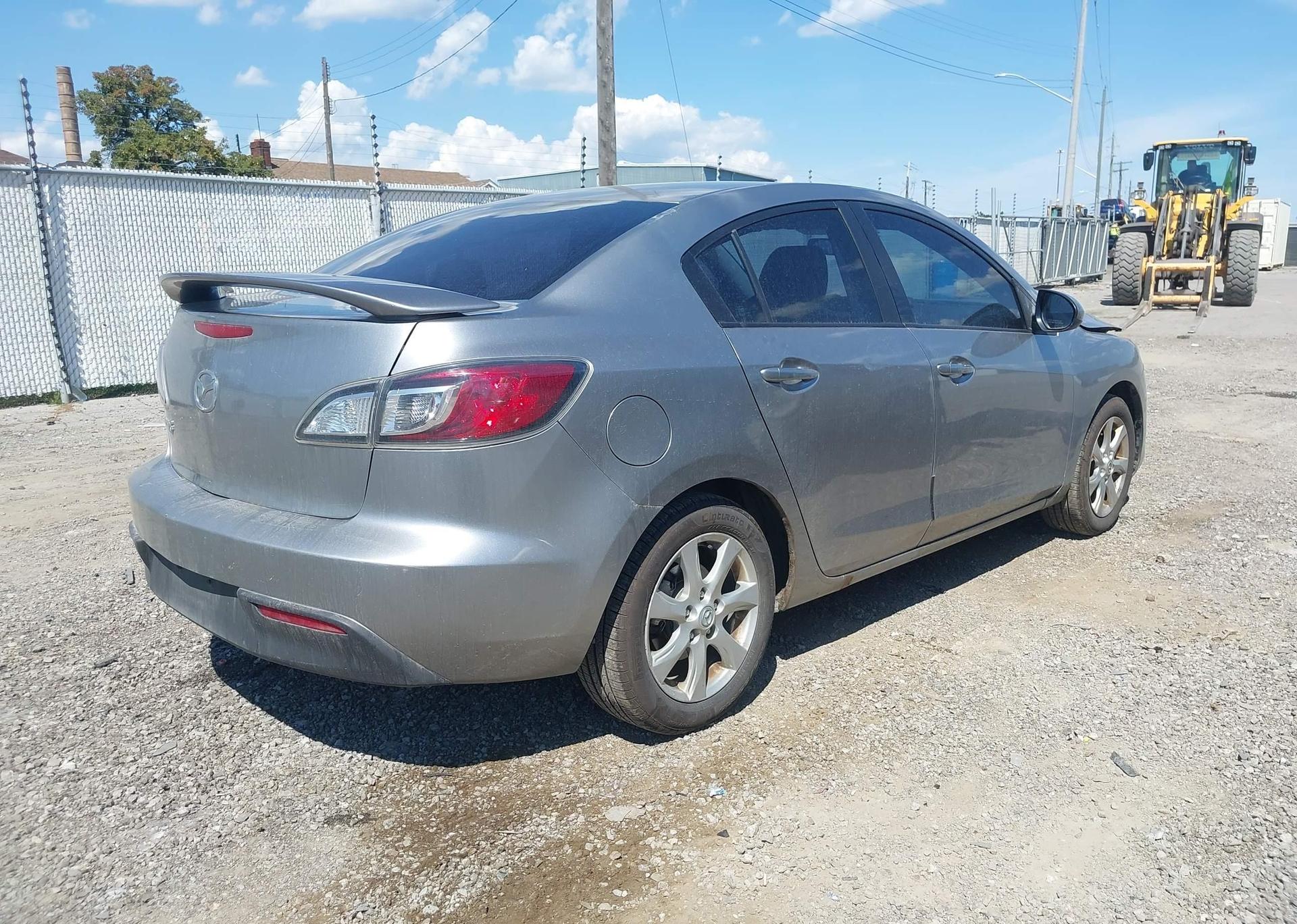 2011 MAZDA 3 I
