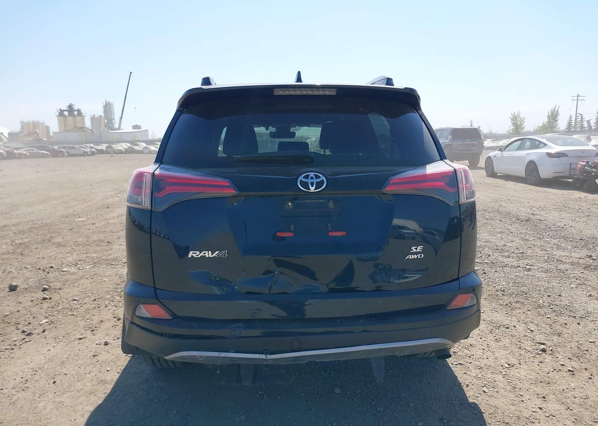 2017 TOYOTA RAV4 SE
