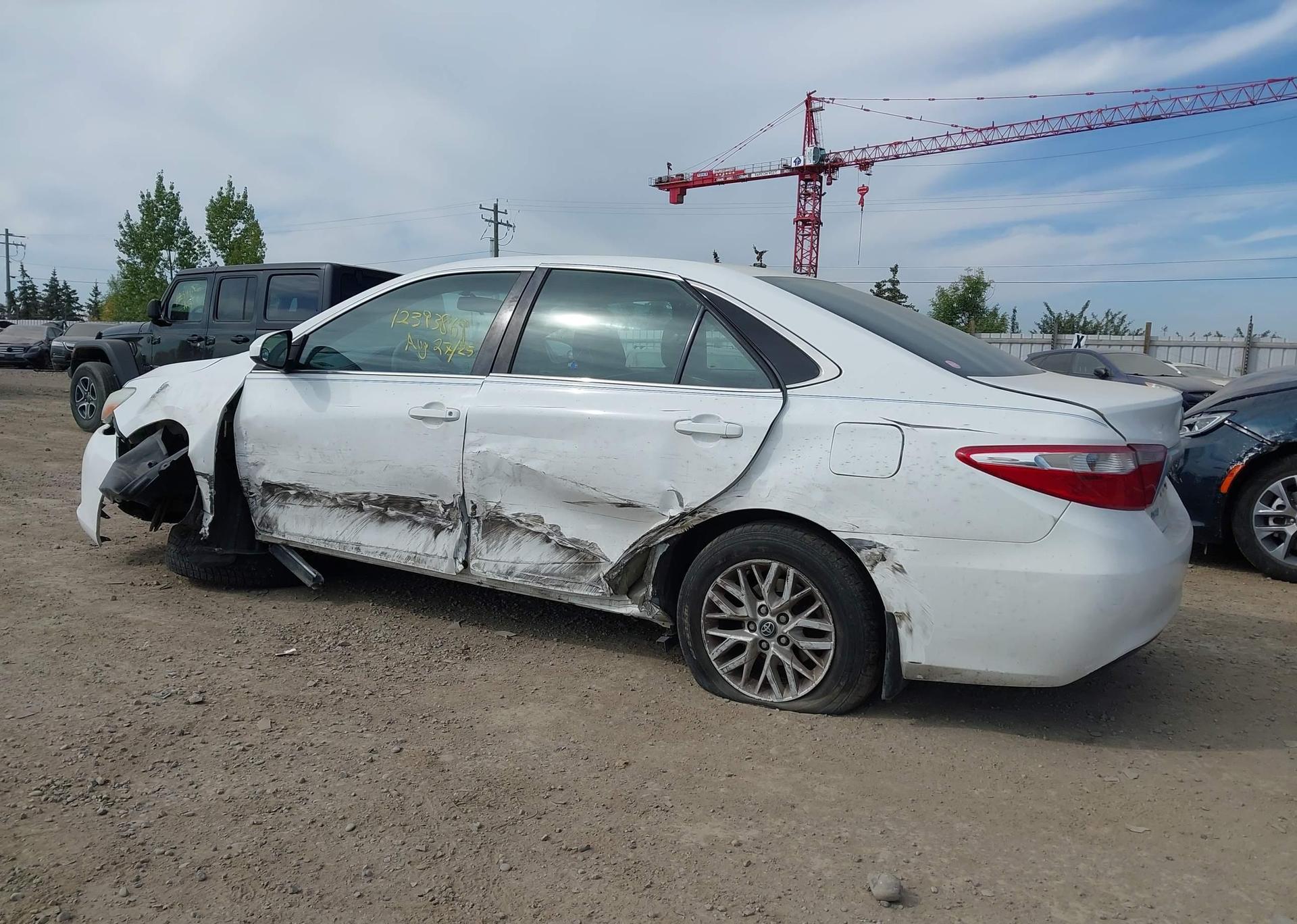 2016 TOYOTA CAMRY LE