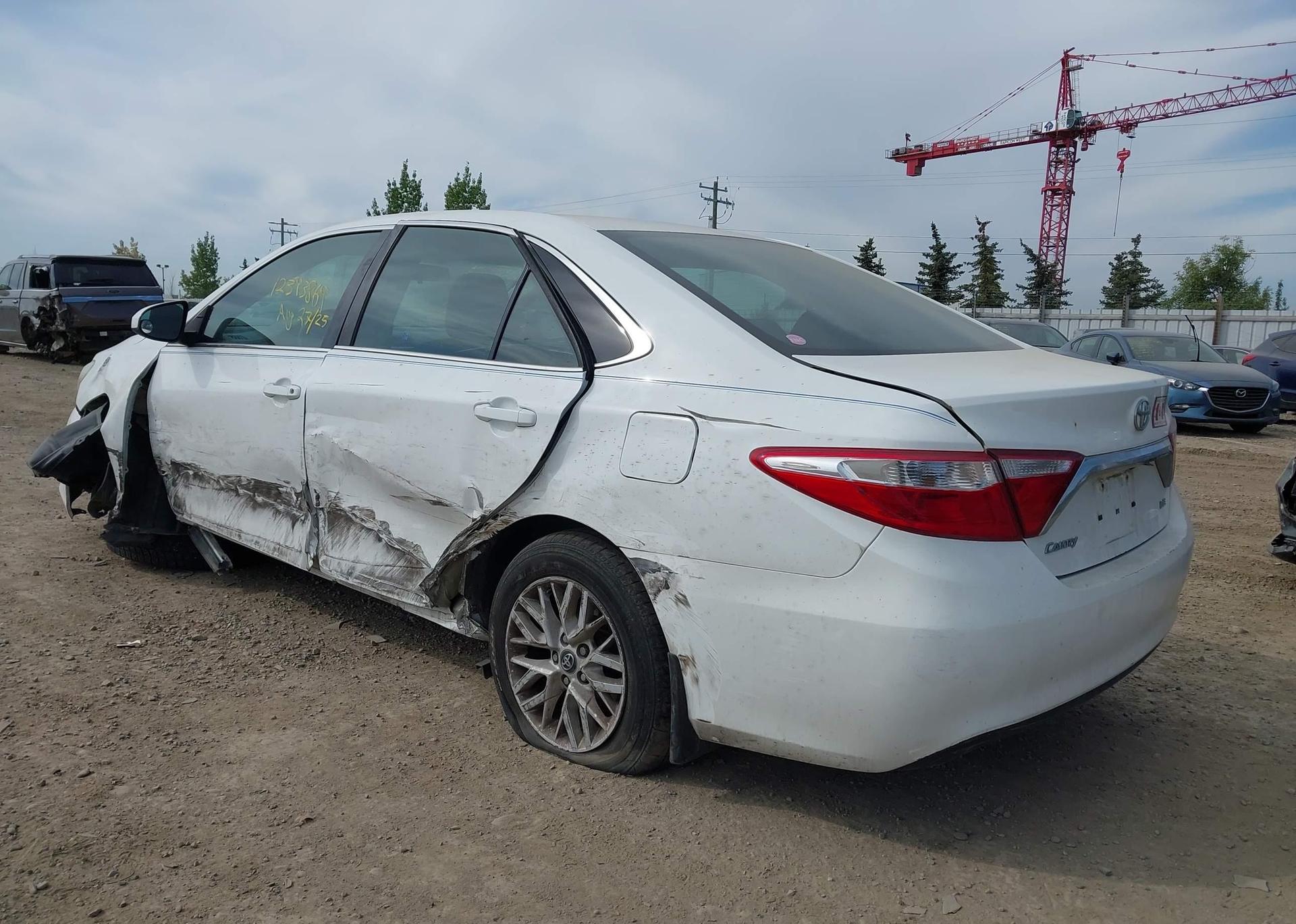 2016 TOYOTA CAMRY LE