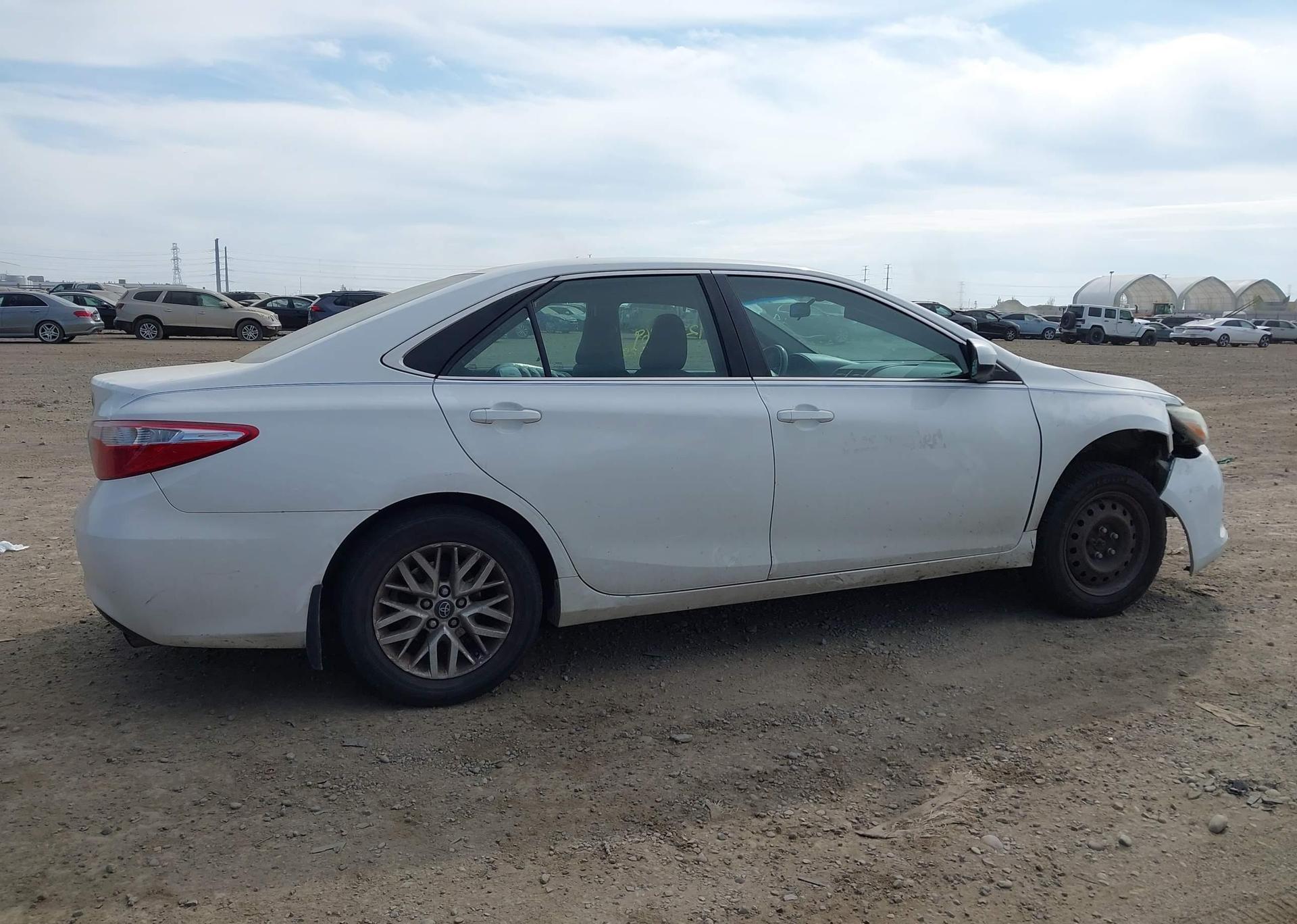 2016 TOYOTA CAMRY LE