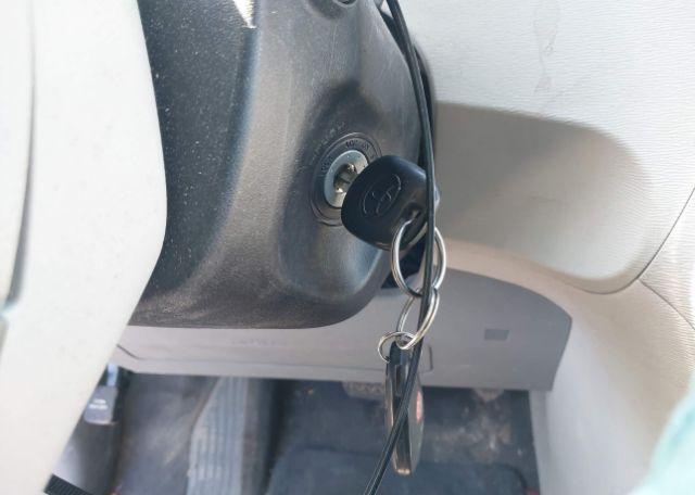 2011 TOYOTA SIENNA SE 8 PASSENGER