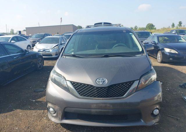 2011 TOYOTA SIENNA SE 8 PASSENGER