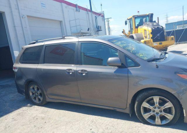 2011 TOYOTA SIENNA SE 8 PASSENGER