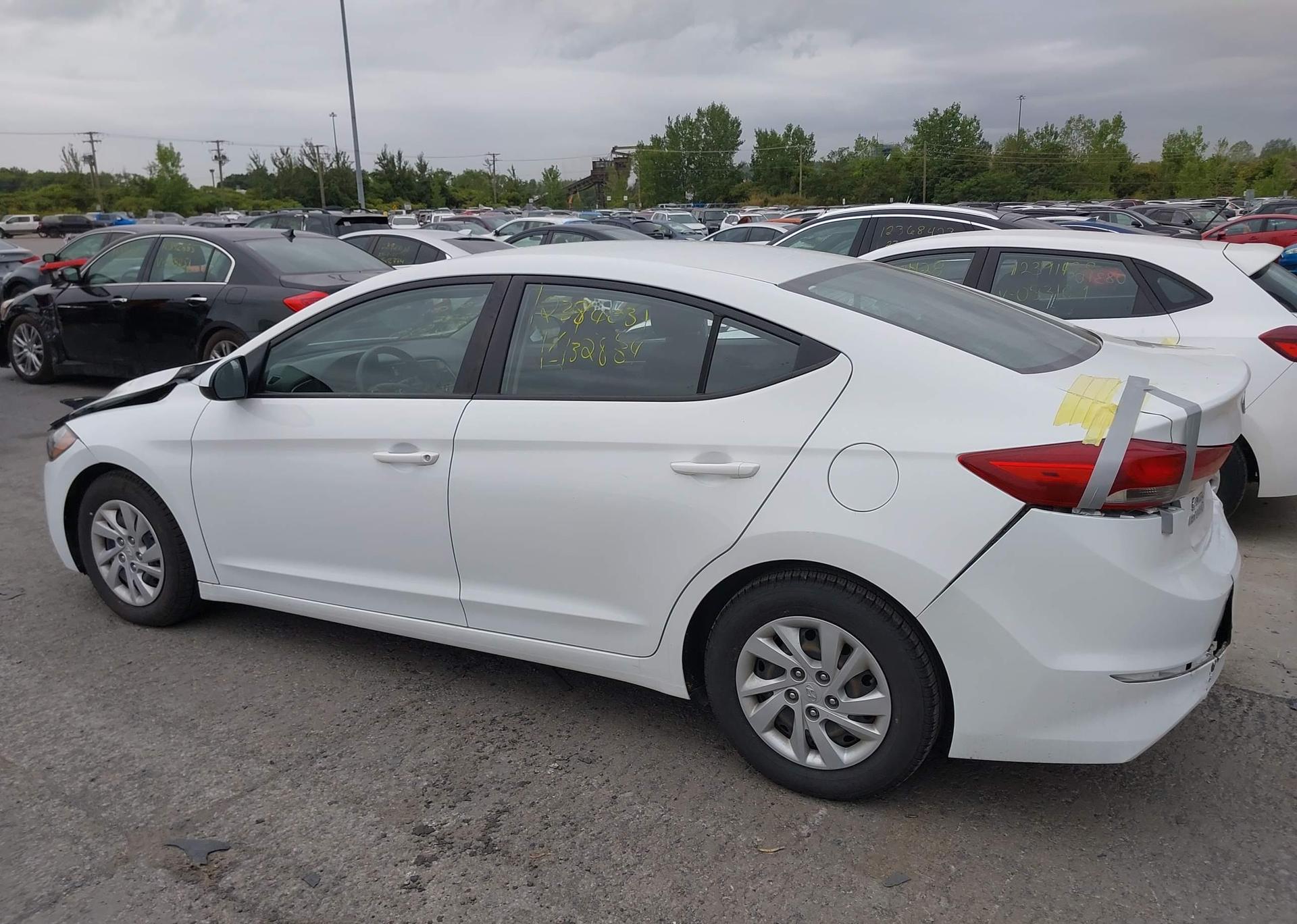 2017 HYUNDAI elantra se