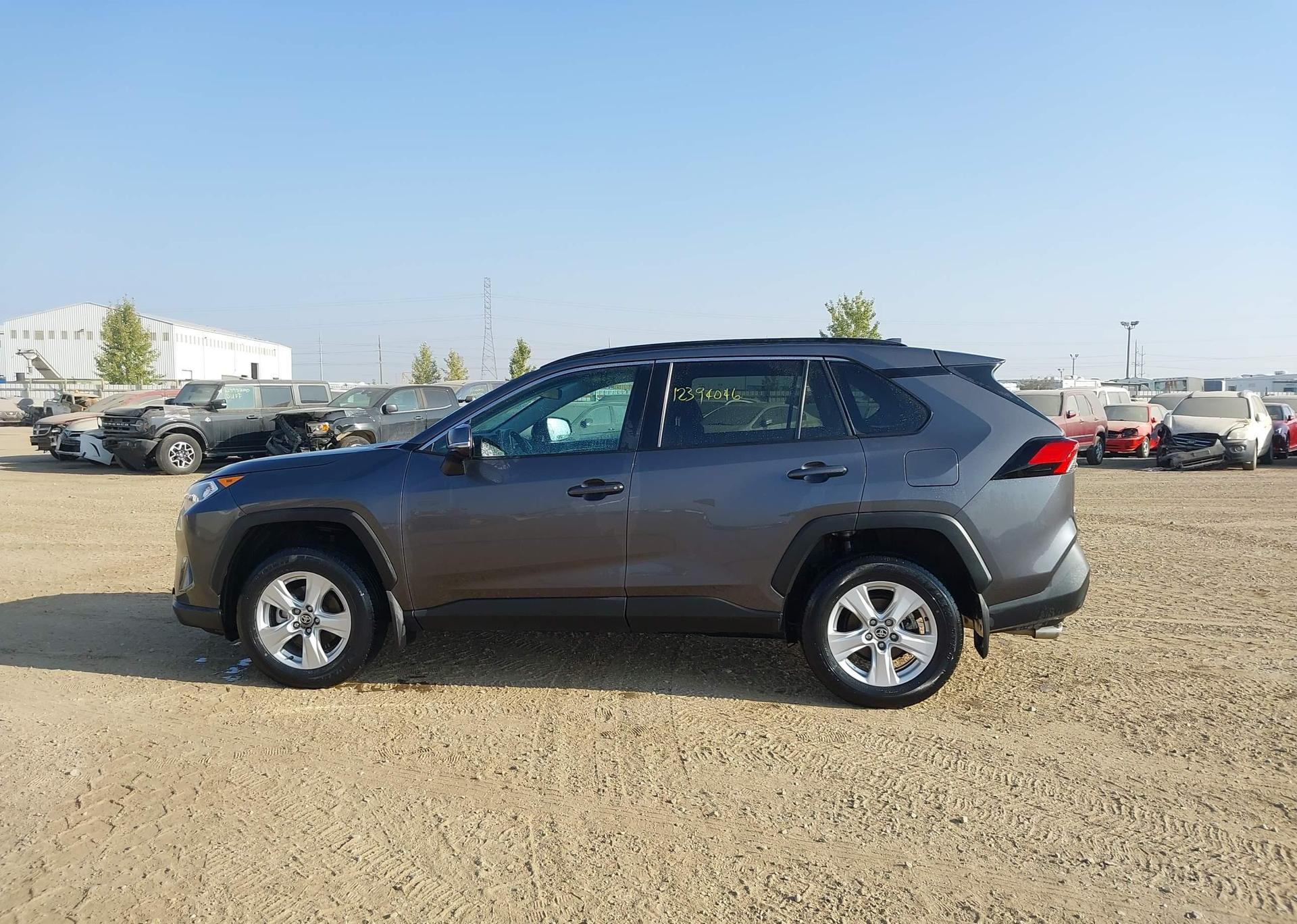 2021 TOYOTA RAV4 XLE