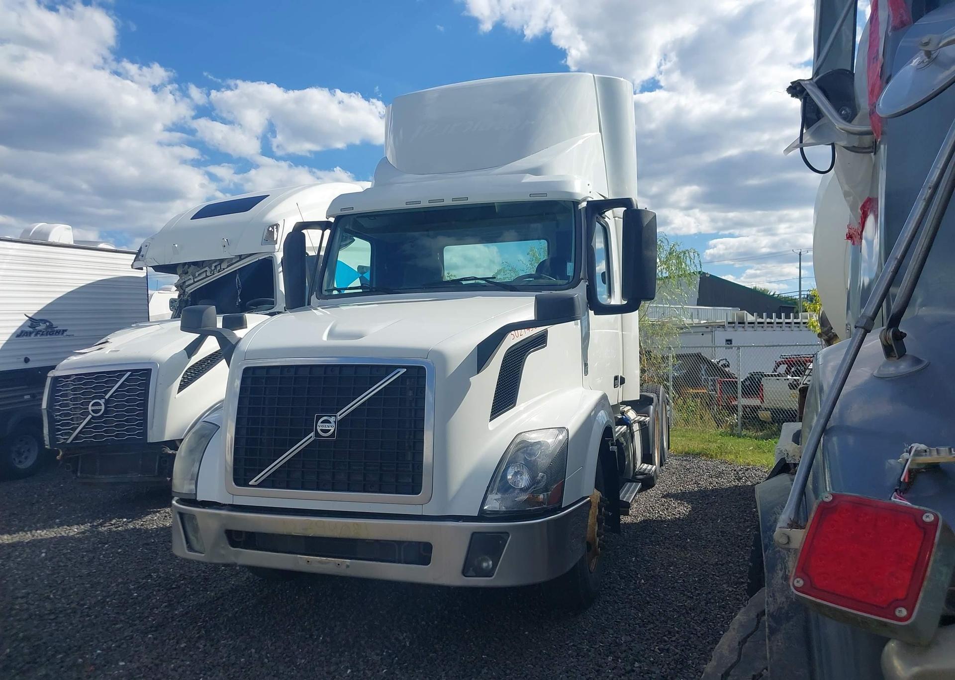 2015 VOLVO VN VNL
