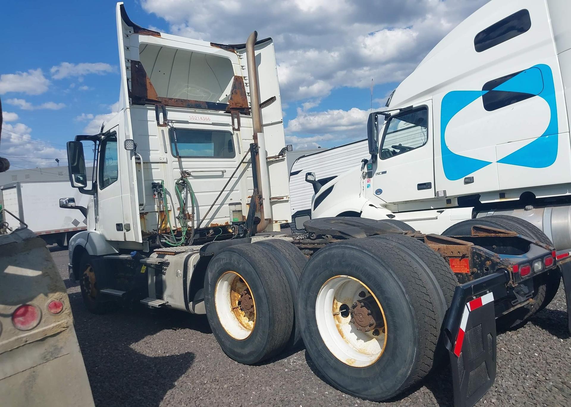 2015 VOLVO VN VNL