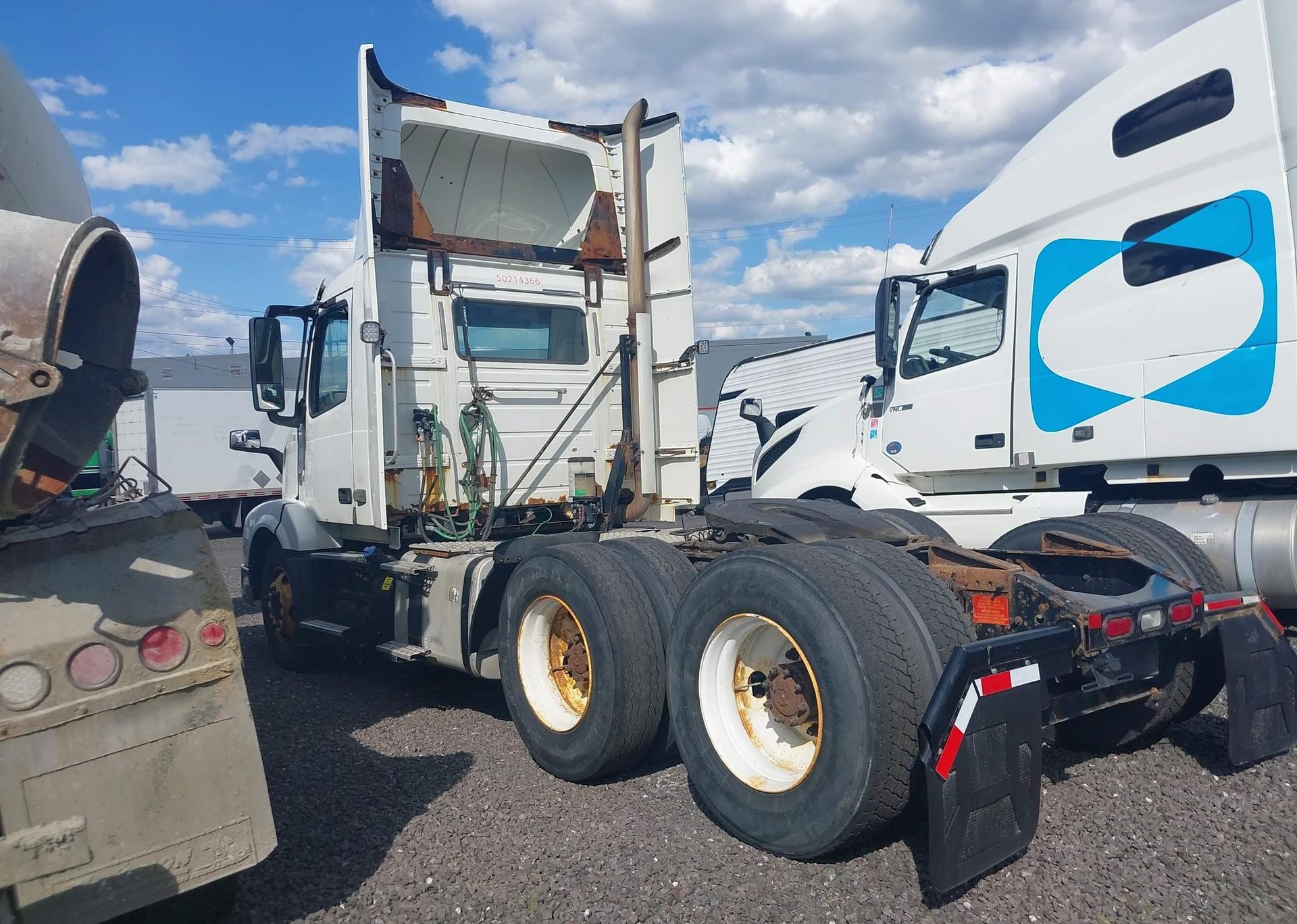 2015 VOLVO VN VNL
