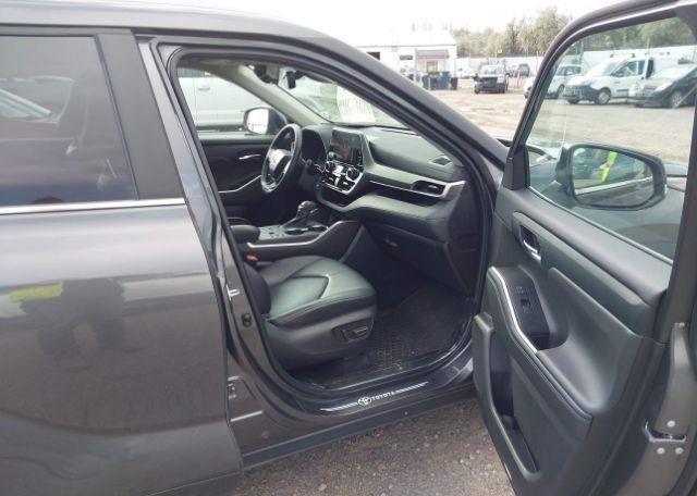 2023 TOYOTA highlander xle