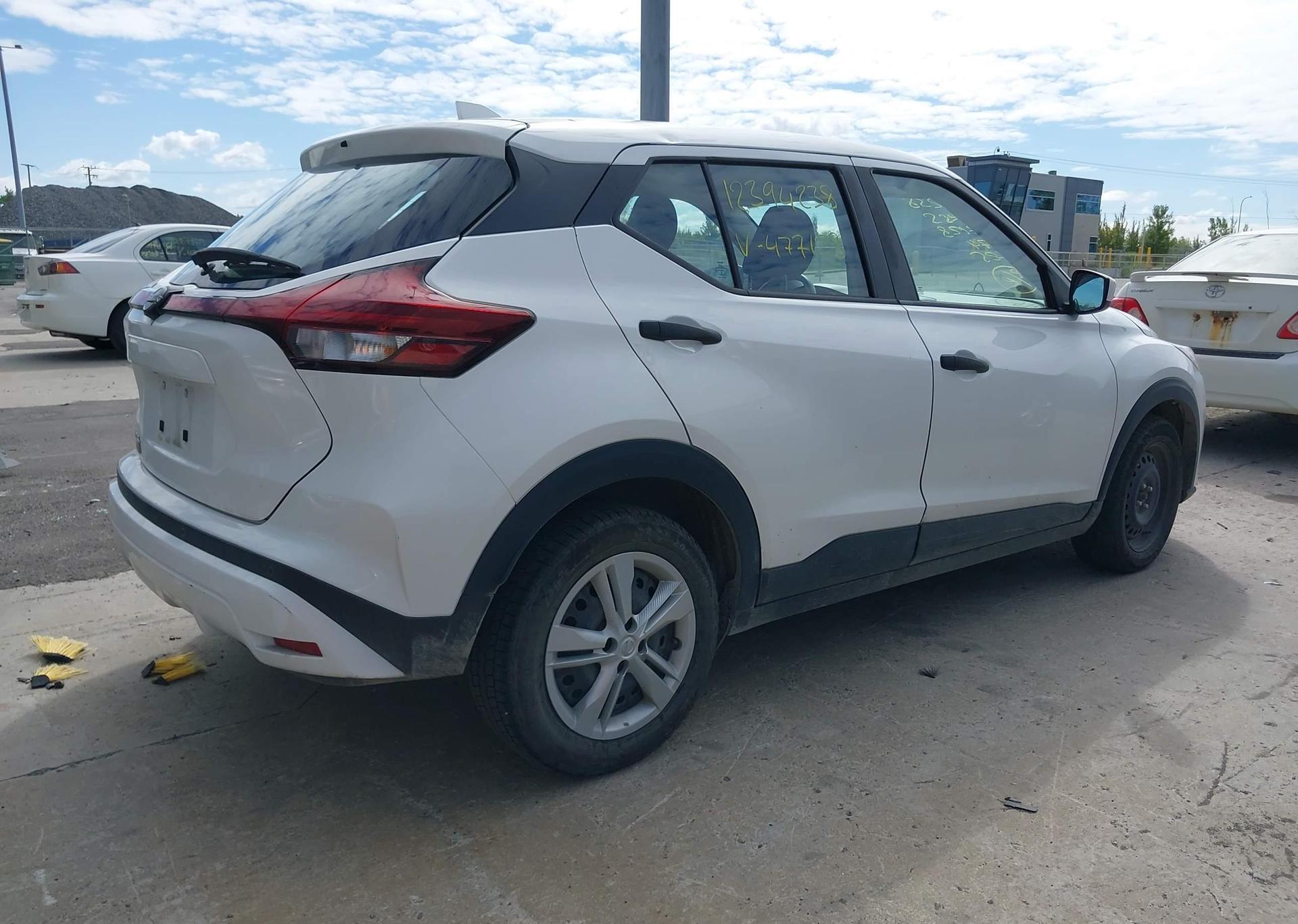 2022 NISSAN KICKS S