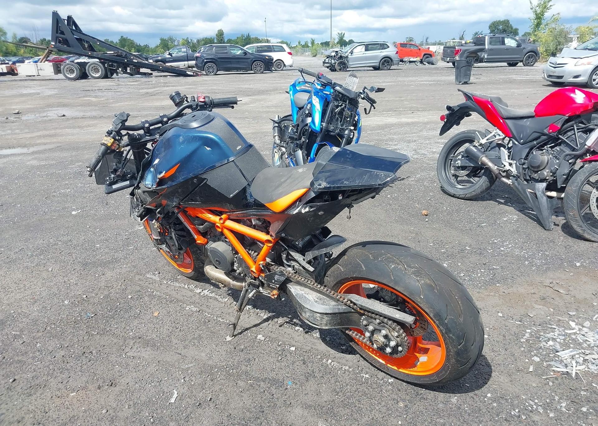 2023 KTM 1290 SUPER DUKE R