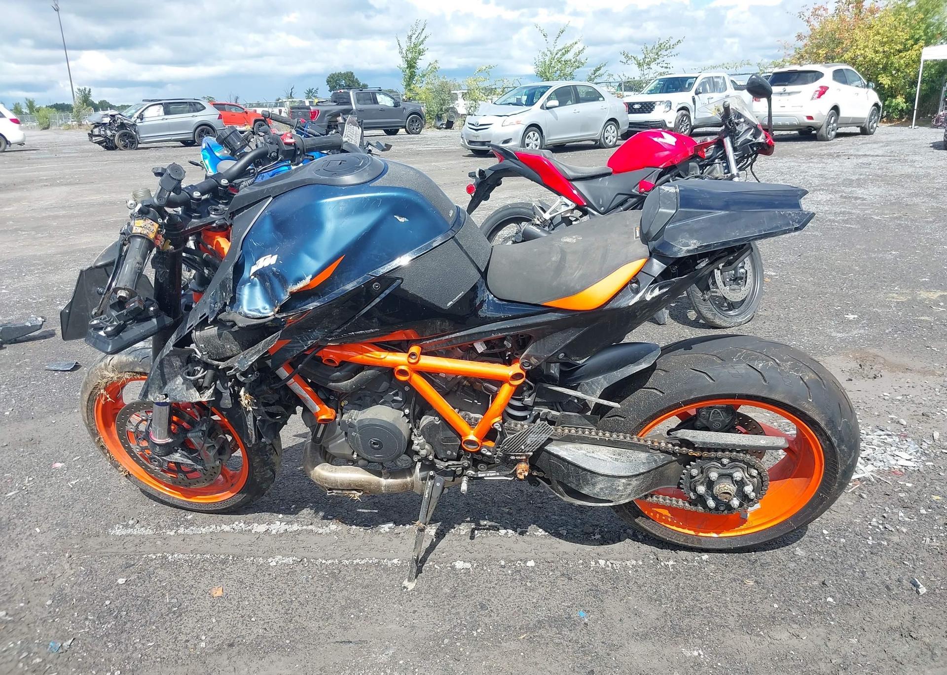 2023 KTM 1290 SUPER DUKE R