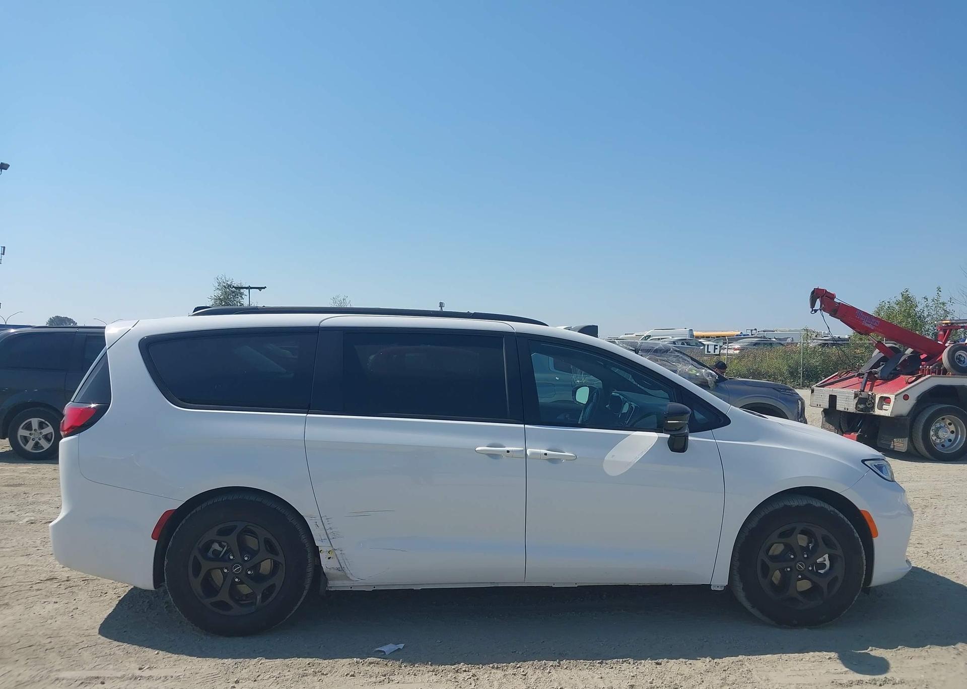 2025 CHRYSLER PACIFICA LIMITED