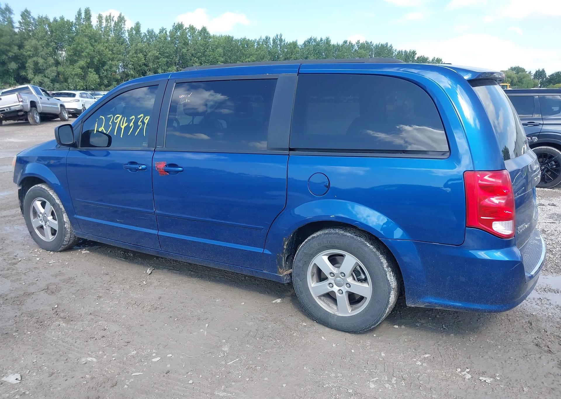 2011 DODGE GRAND CARAVAN SE