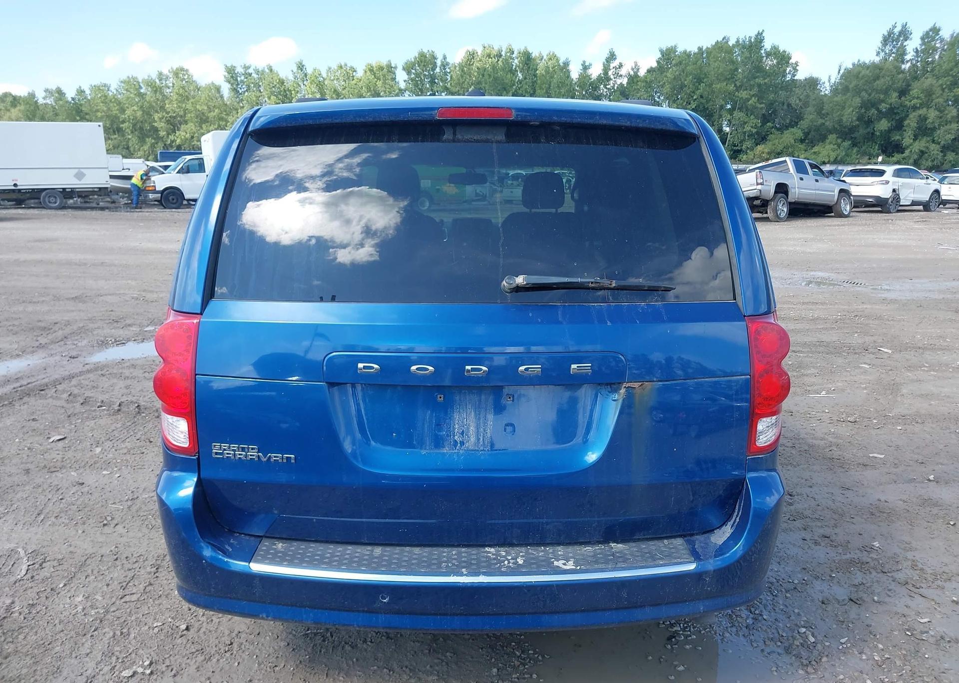 2011 DODGE GRAND CARAVAN SE