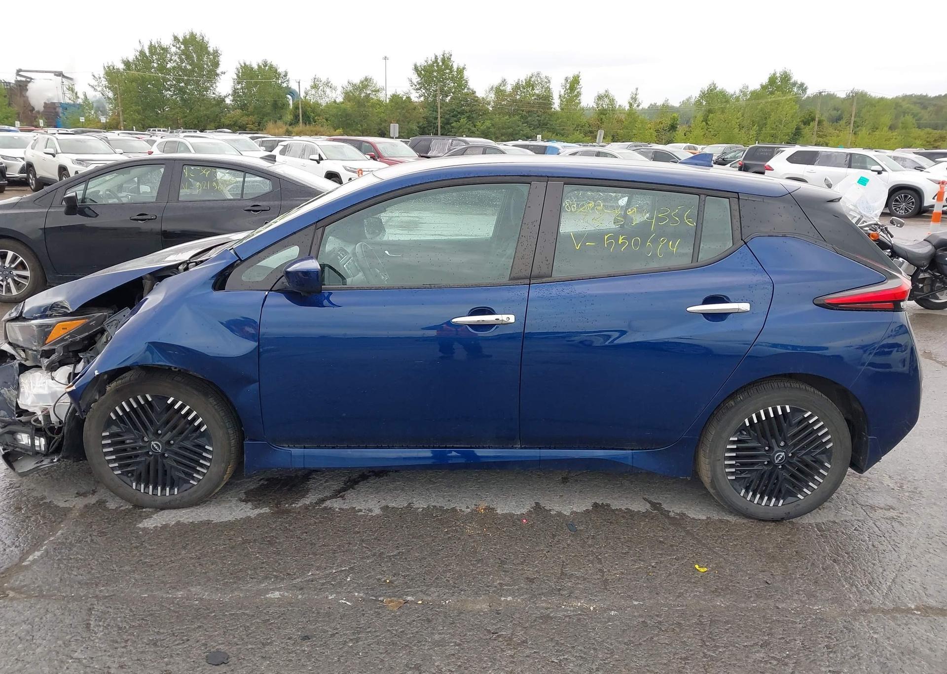 2023 NISSAN LEAF SV