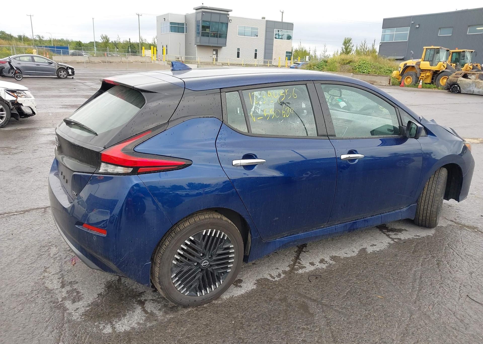 2023 NISSAN LEAF SV