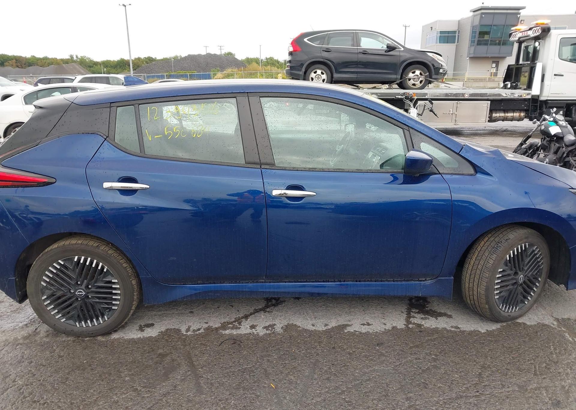 2023 NISSAN LEAF SV