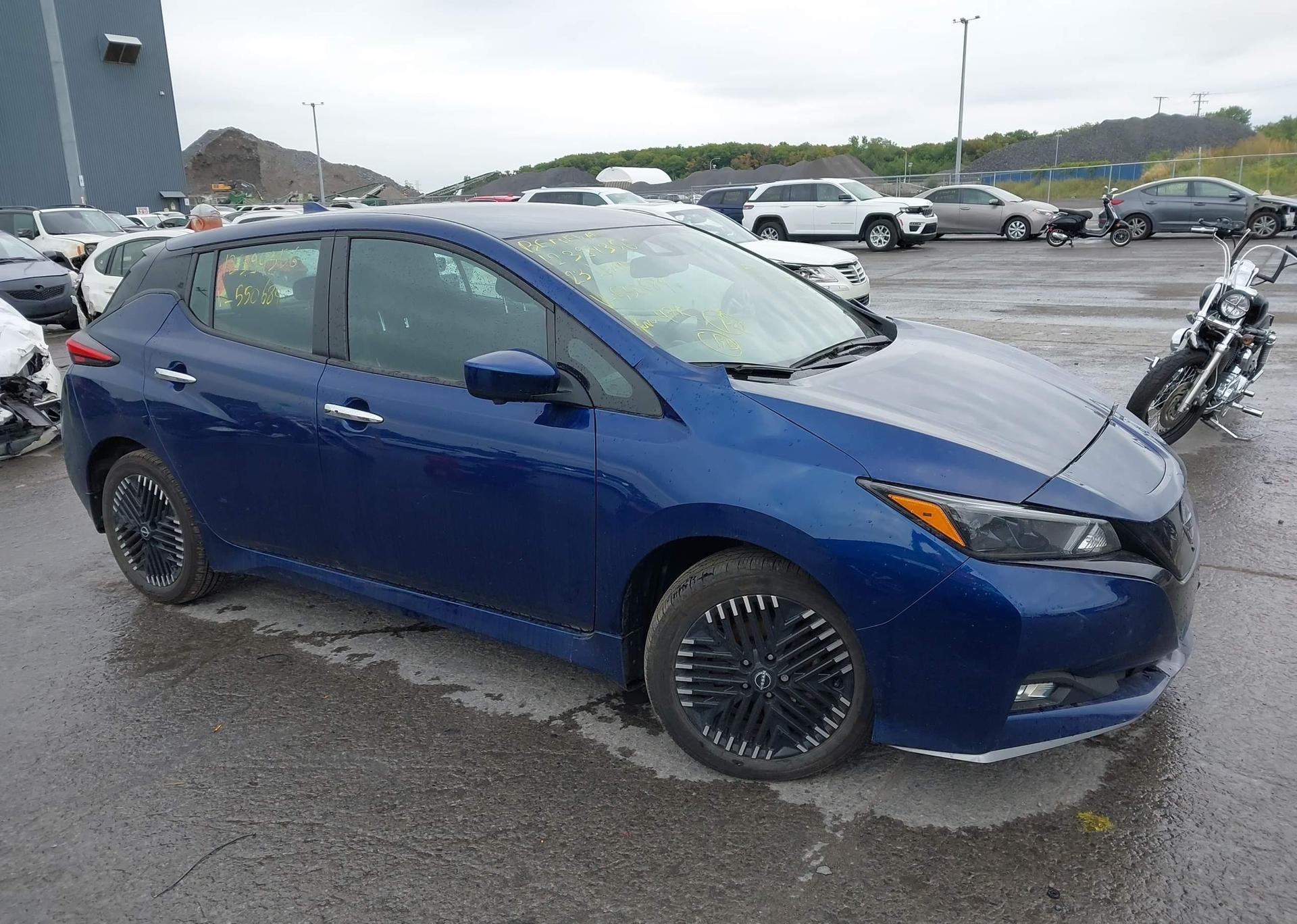 2023 NISSAN LEAF SV