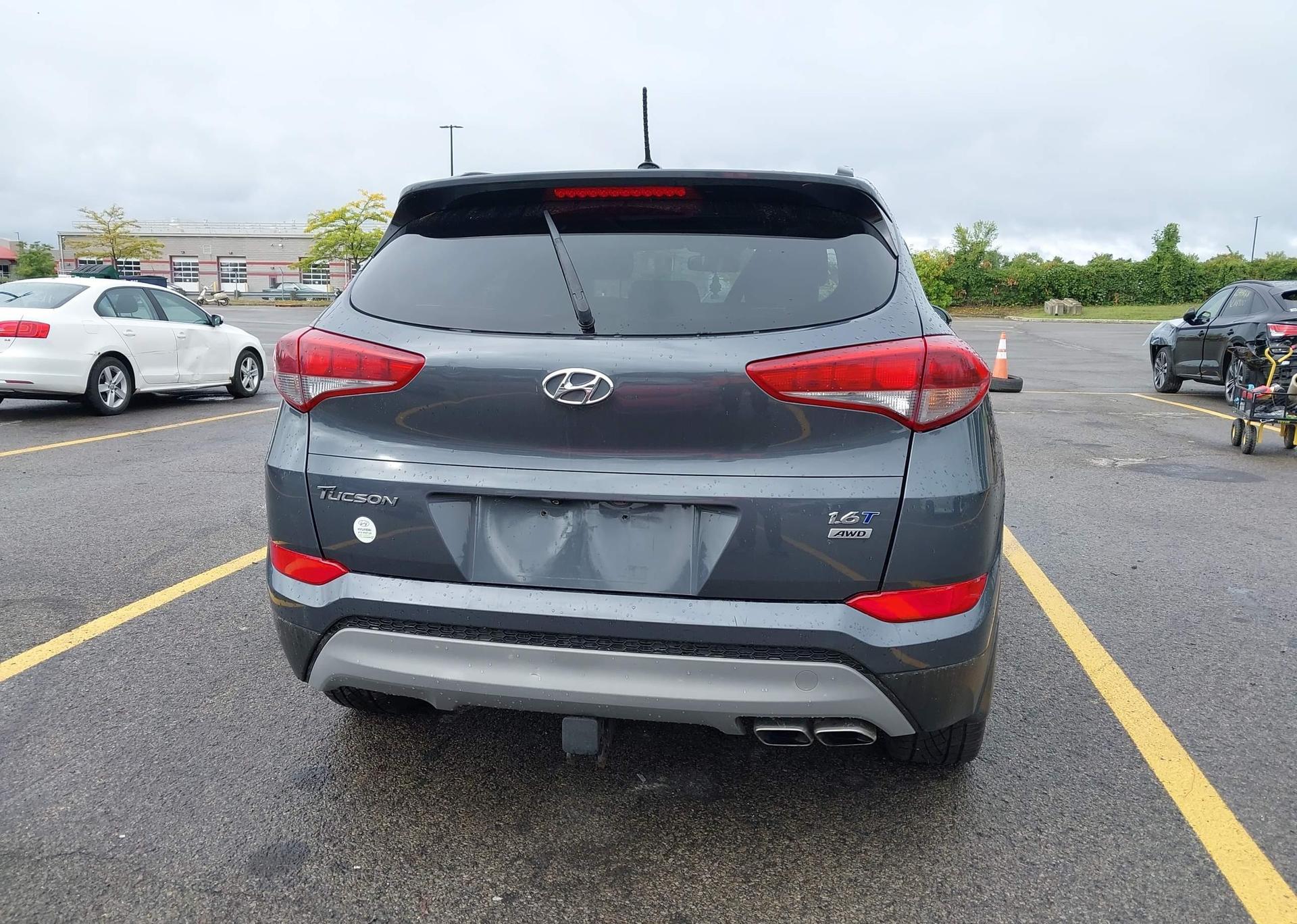 2017 HYUNDAI TUCSON SE