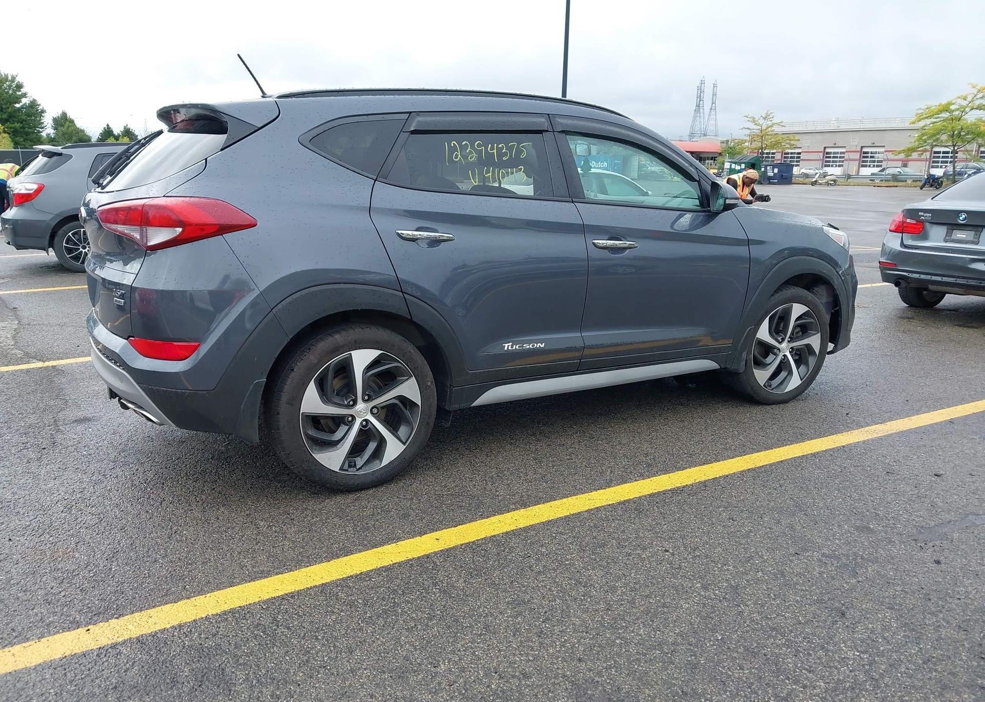 2017 HYUNDAI TUCSON SE