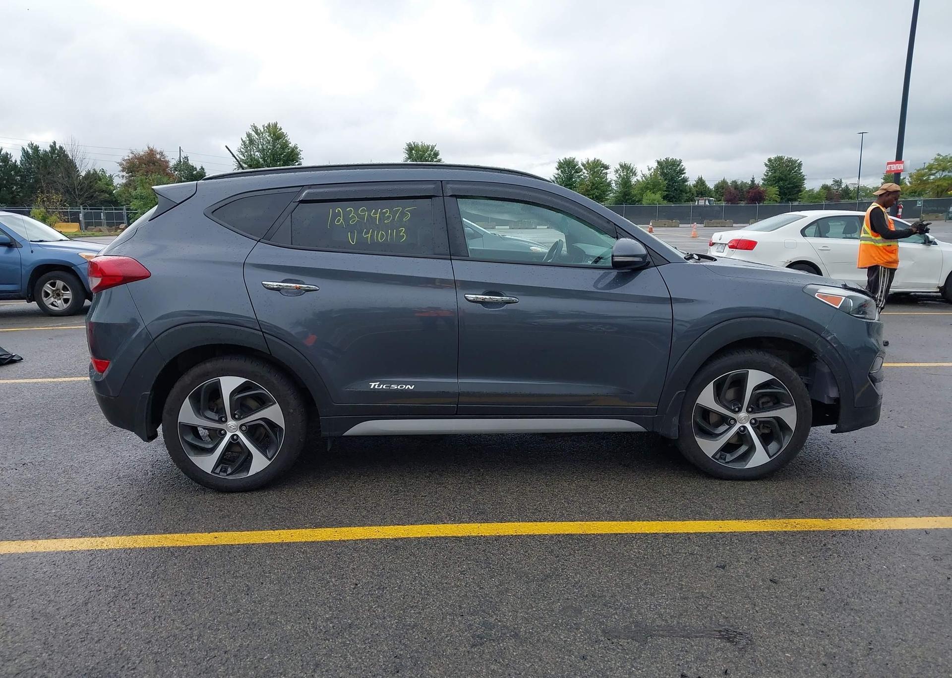 2017 HYUNDAI TUCSON SE