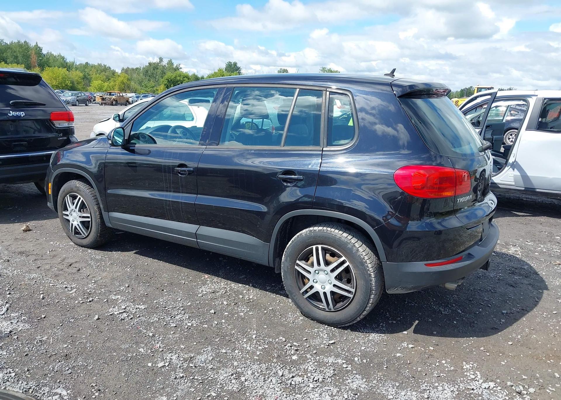 2012 VOLKSWAGEN TIGUAN S