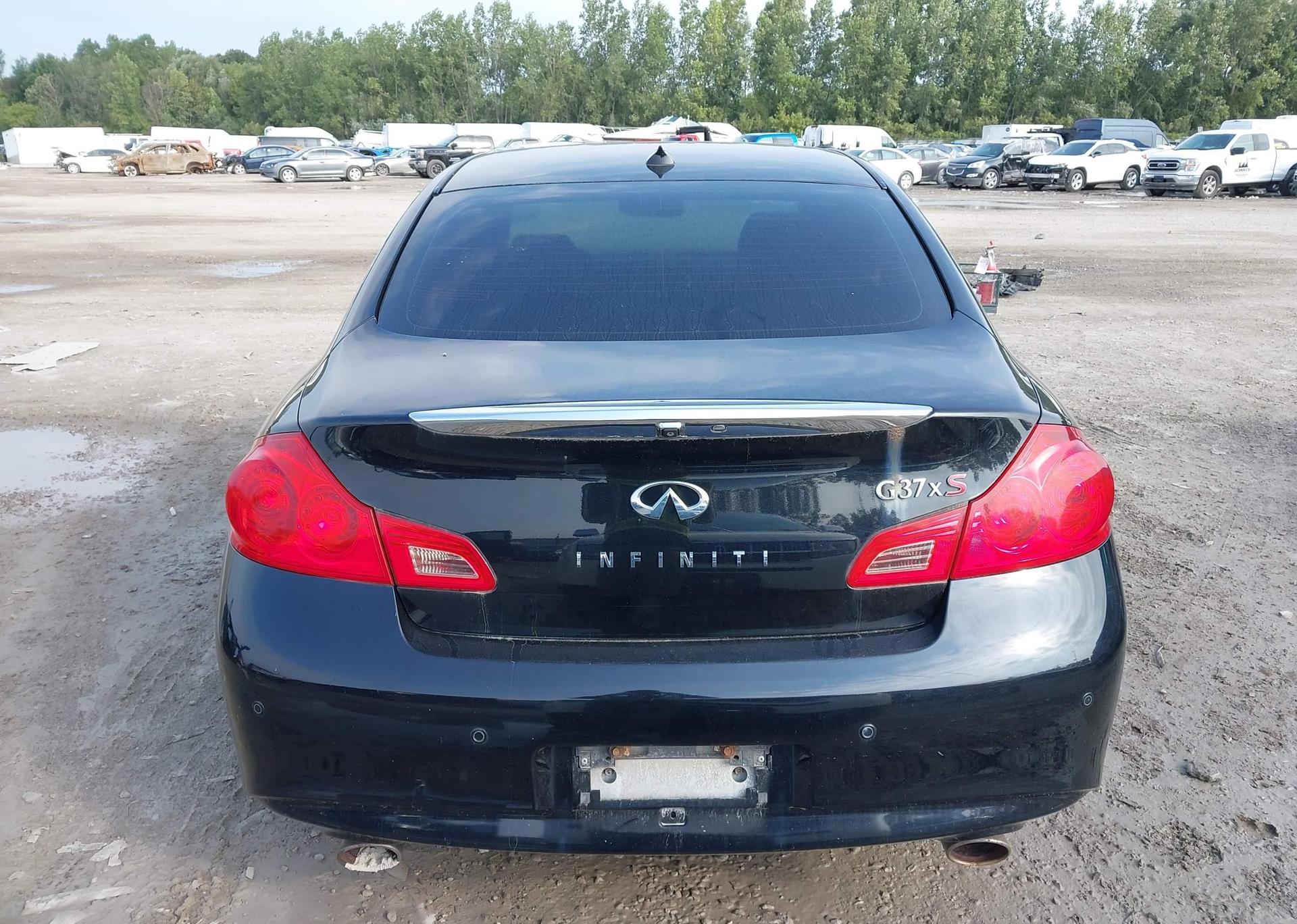 2011 INFINITI G37X