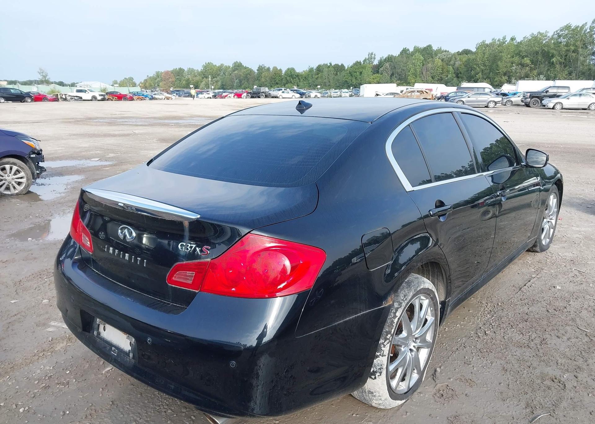 2011 INFINITI G37X