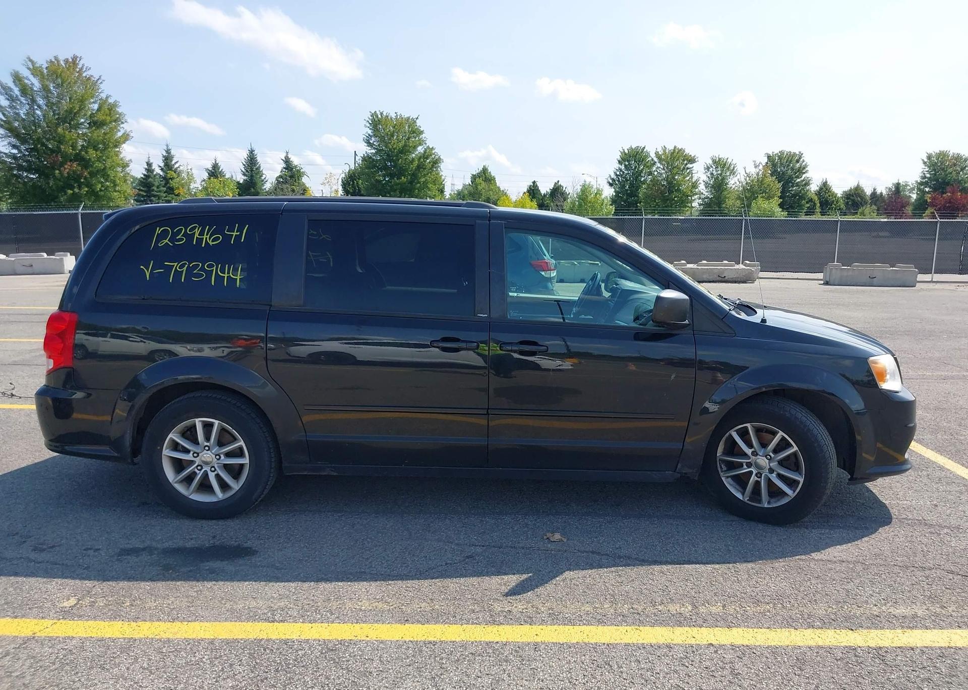 2013 DODGE GRAND CARAVAN SE