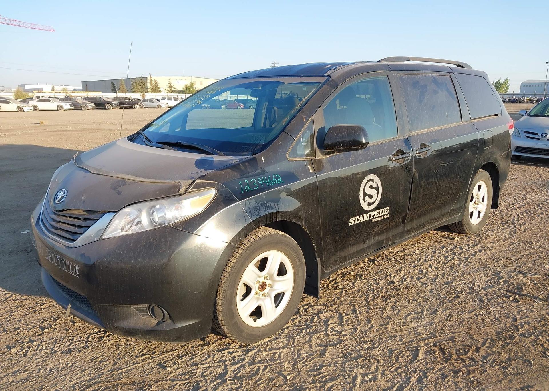 2011 TOYOTA SIENNA LE